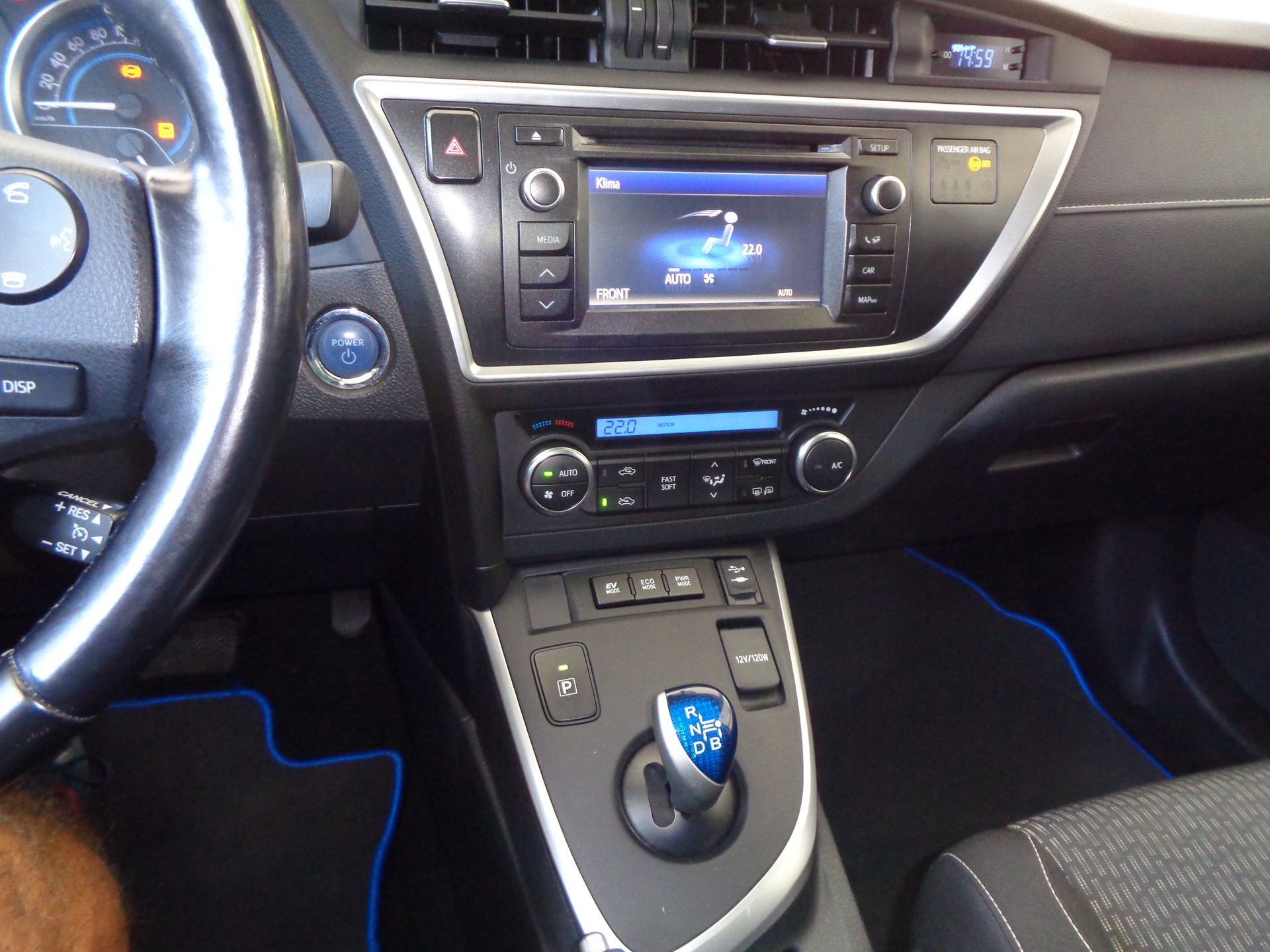 TOYOTA Auris 1.8 16V HSD Linea Trend-image-11