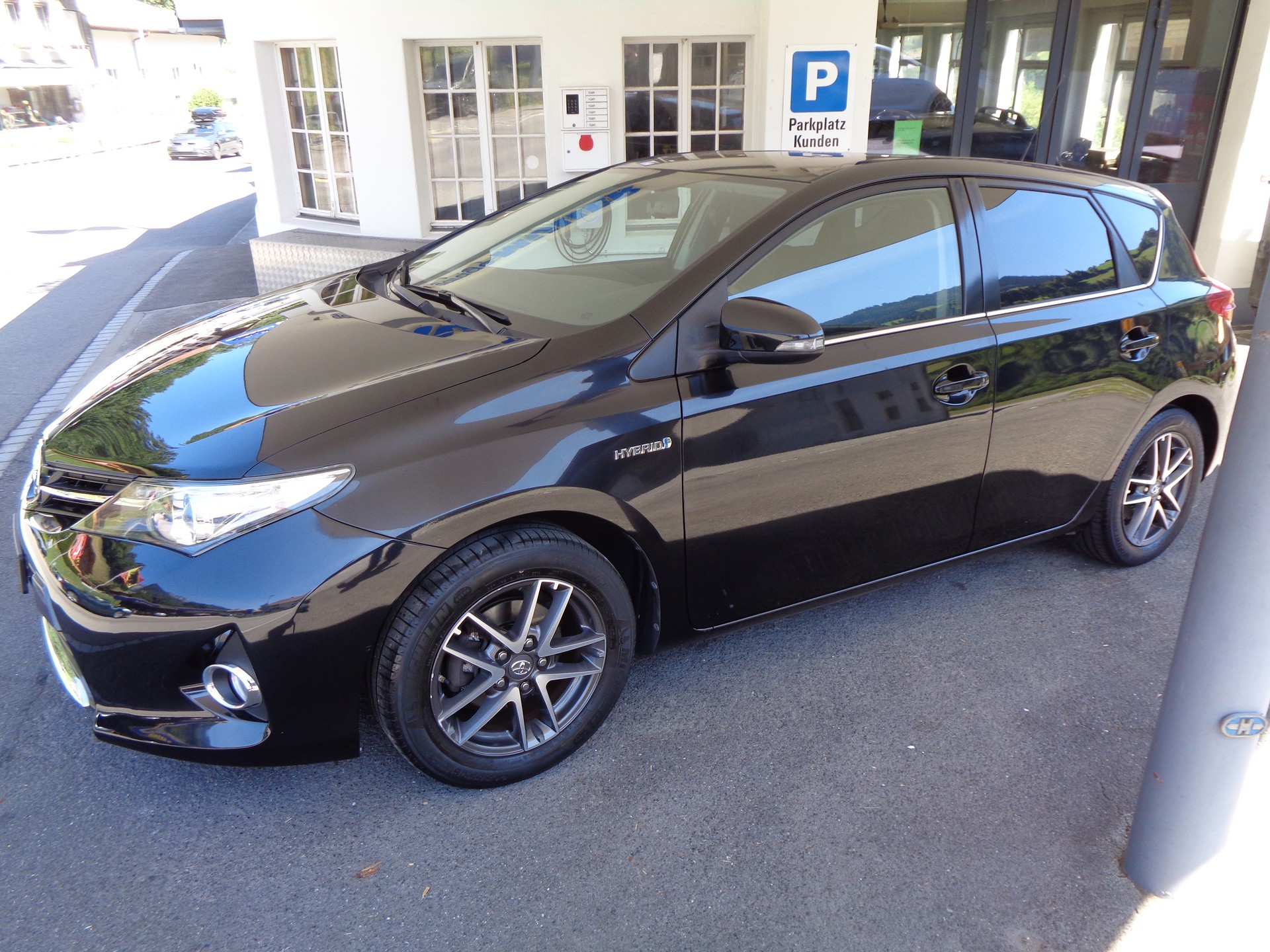 TOYOTA Auris 1.8 16V HSD Linea Trend-image-2