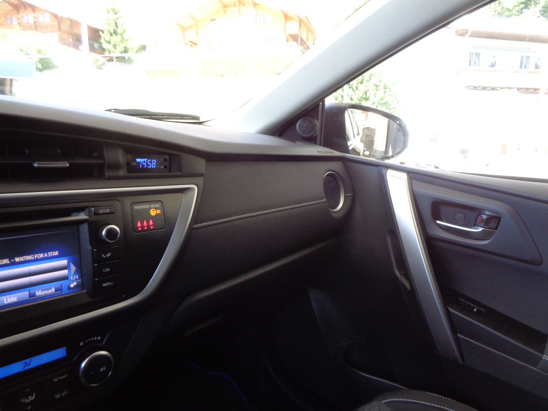 TOYOTA Auris 1.8 16V HSD Linea Trend-image-9