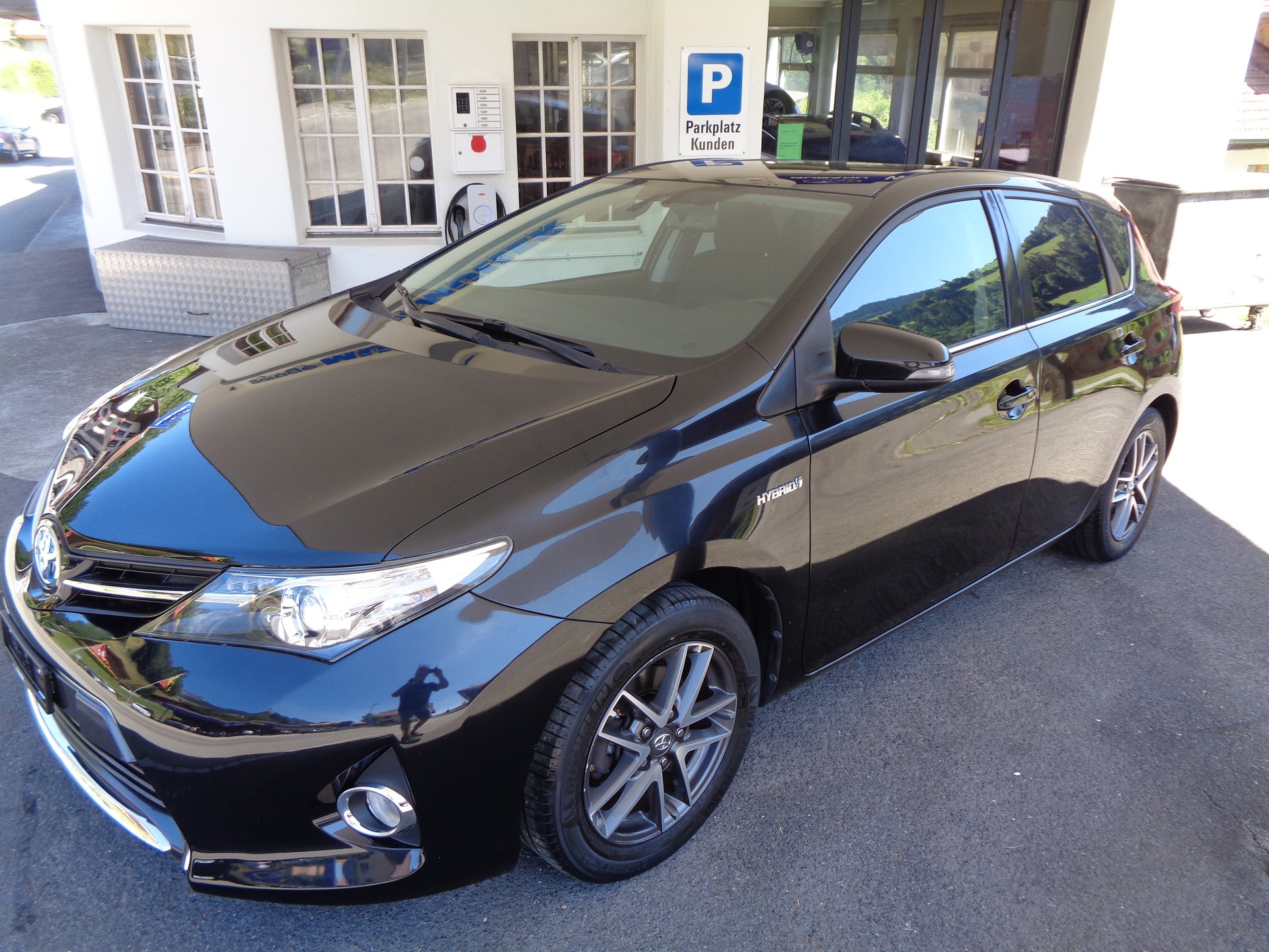 TOYOTA Auris 1.8 16V HSD Linea Trend-image-1