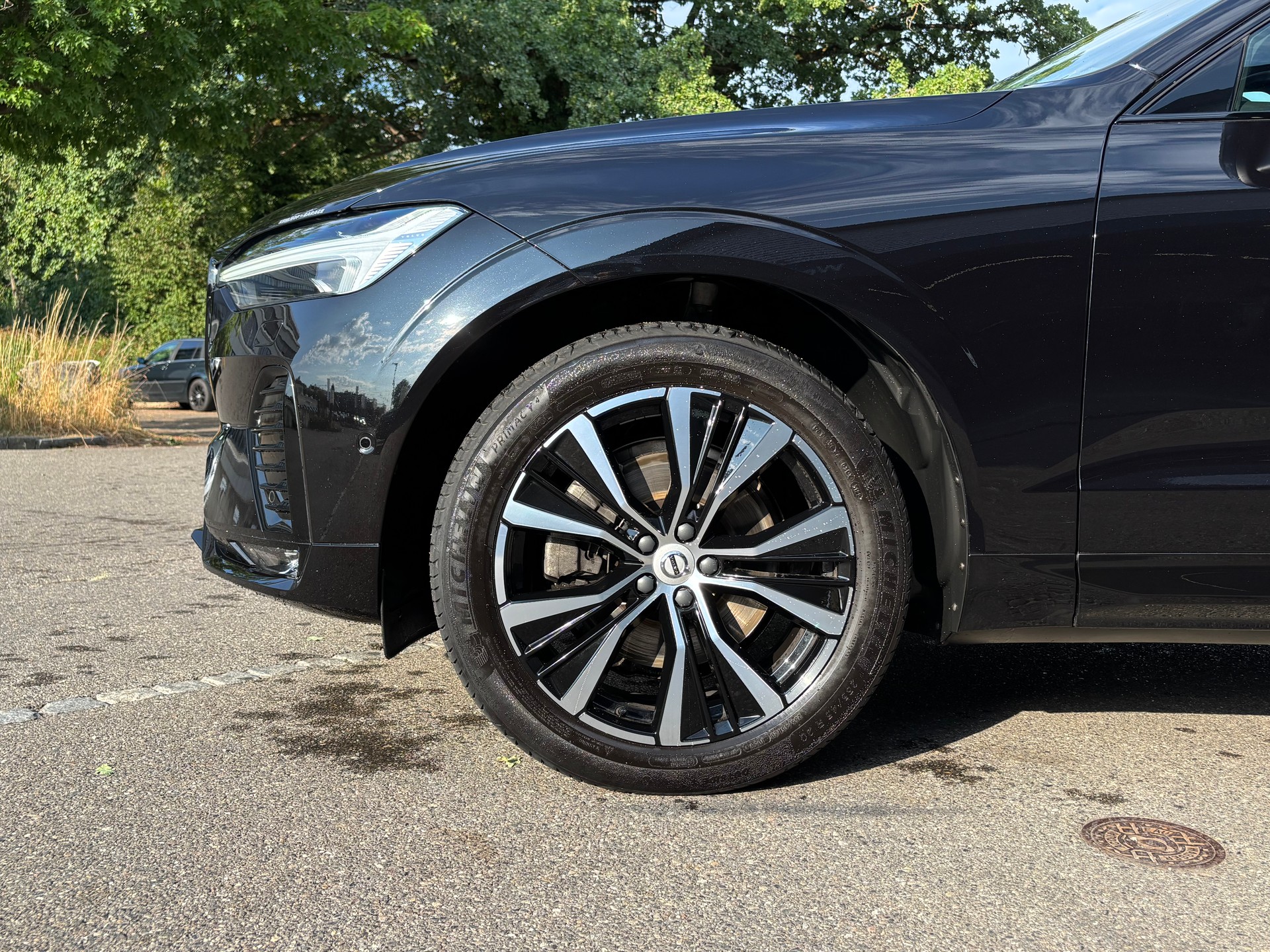 VOLVO XC60 2.0 B5 MH Ultimate Dark AWD-image-1