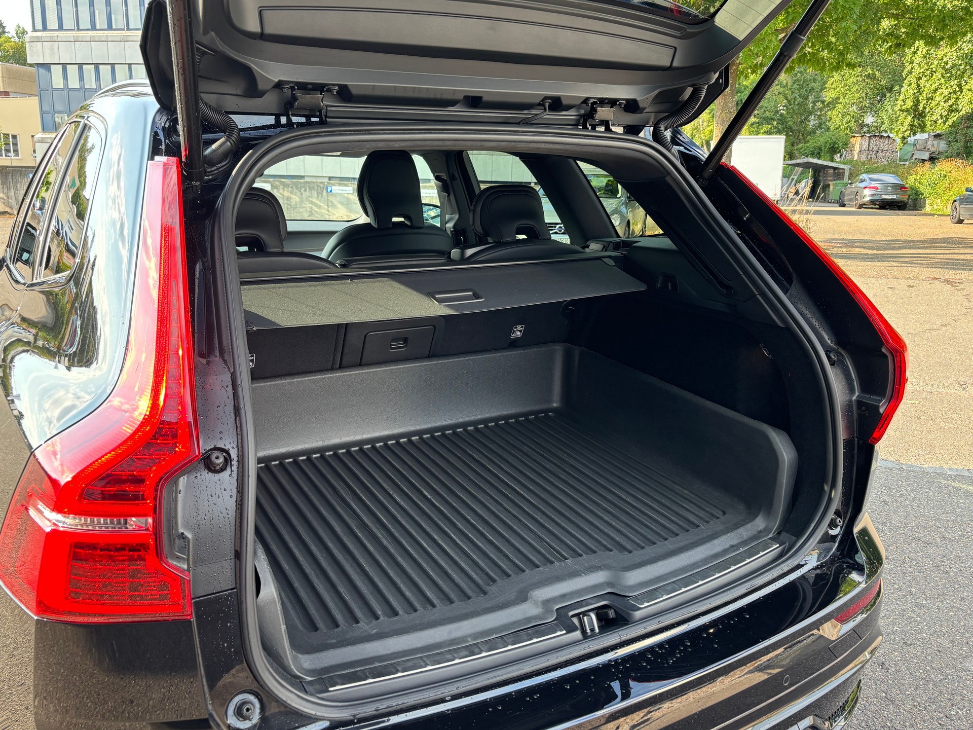 VOLVO XC60 2.0 B5 MH Ultimate Dark AWD-image-10