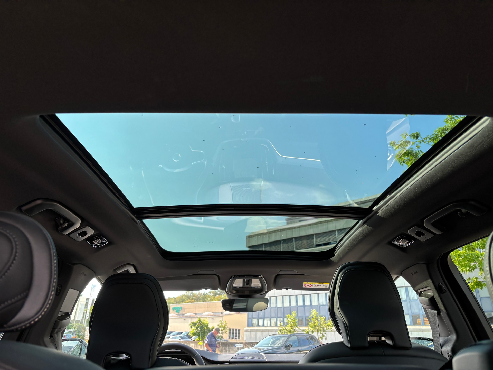 VOLVO XC60 2.0 B5 MH Ultimate Dark AWD-image-11