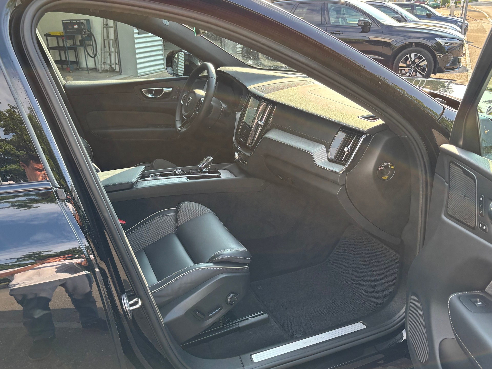 VOLVO XC60 2.0 B5 MH Ultimate Dark AWD-image-7
