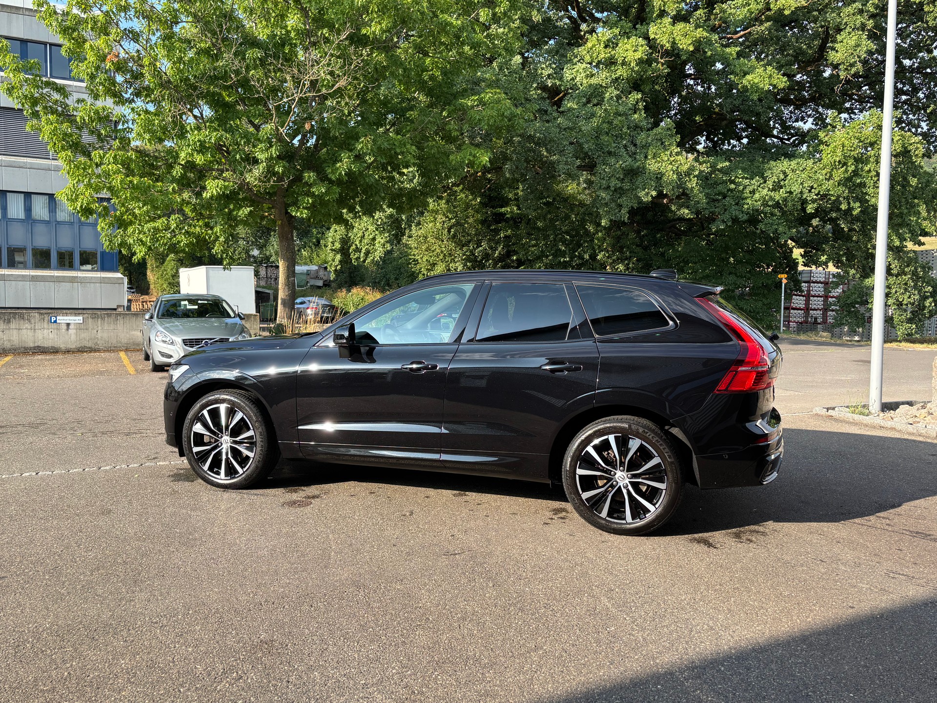 VOLVO XC60 2.0 B5 MH Ultimate Dark AWD-image-5