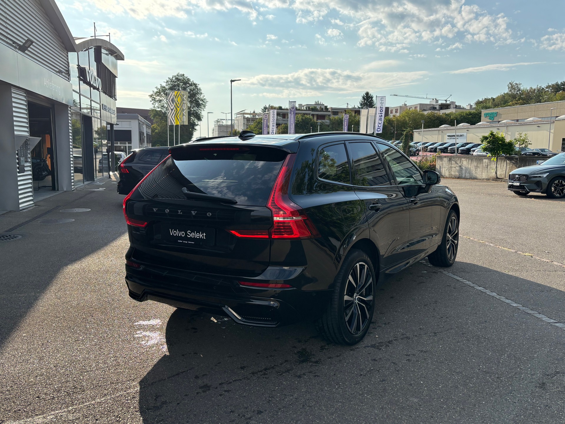 VOLVO XC60 2.0 B5 MH Ultimate Dark AWD-image-6