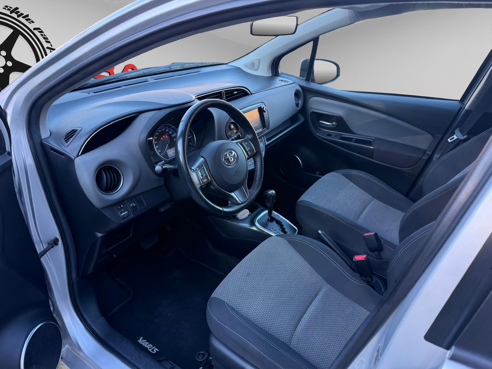 TOYOTA Yaris 1.5 VVT-i Hybrid Trend e-CVT-image-8