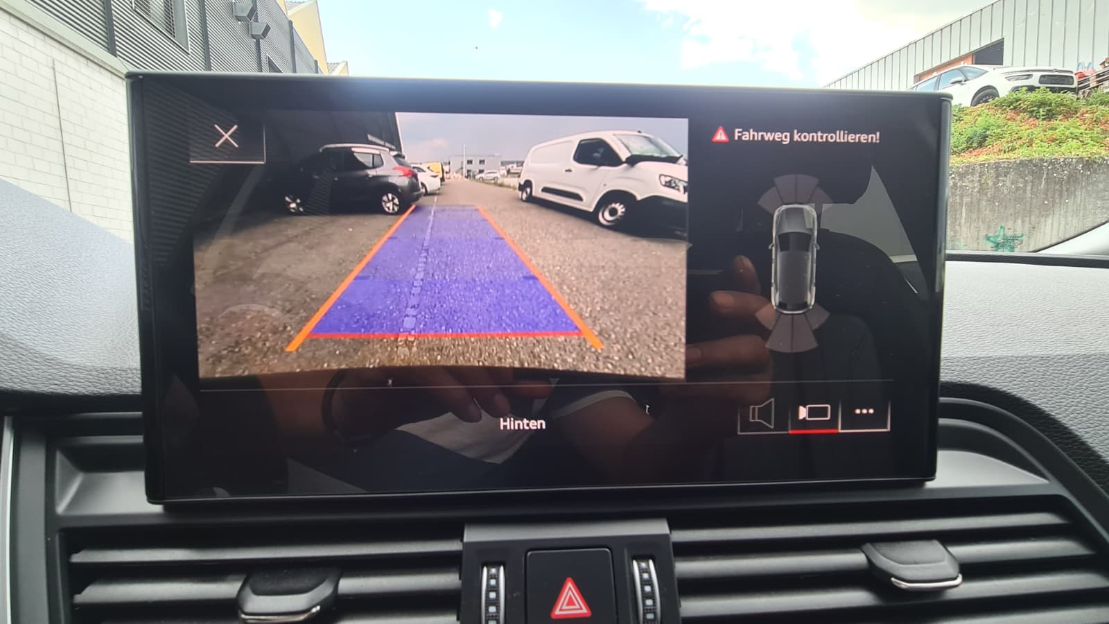 AUDI Q5 40 TDI quattro S-tronic ** Virtual Cokpit Plus ** Leder sitze ** PR-Glassdach ** RF-Kamera** Fahrer Assistens Paket **-image-11