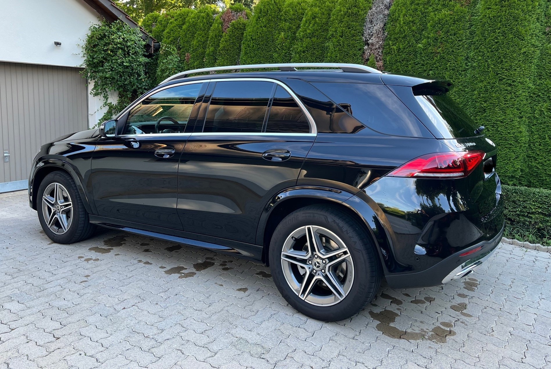 MERCEDES-BENZ GLE 300 d AMG Line 4matic-image-1