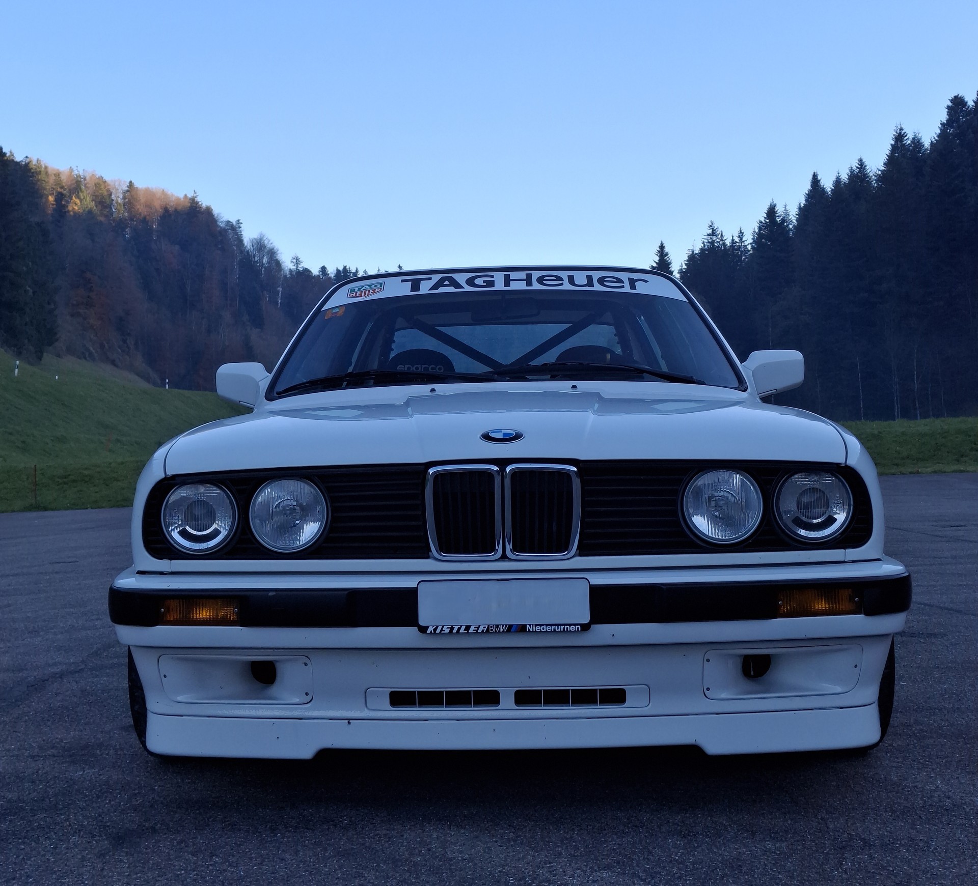 BMW 325i-image-1