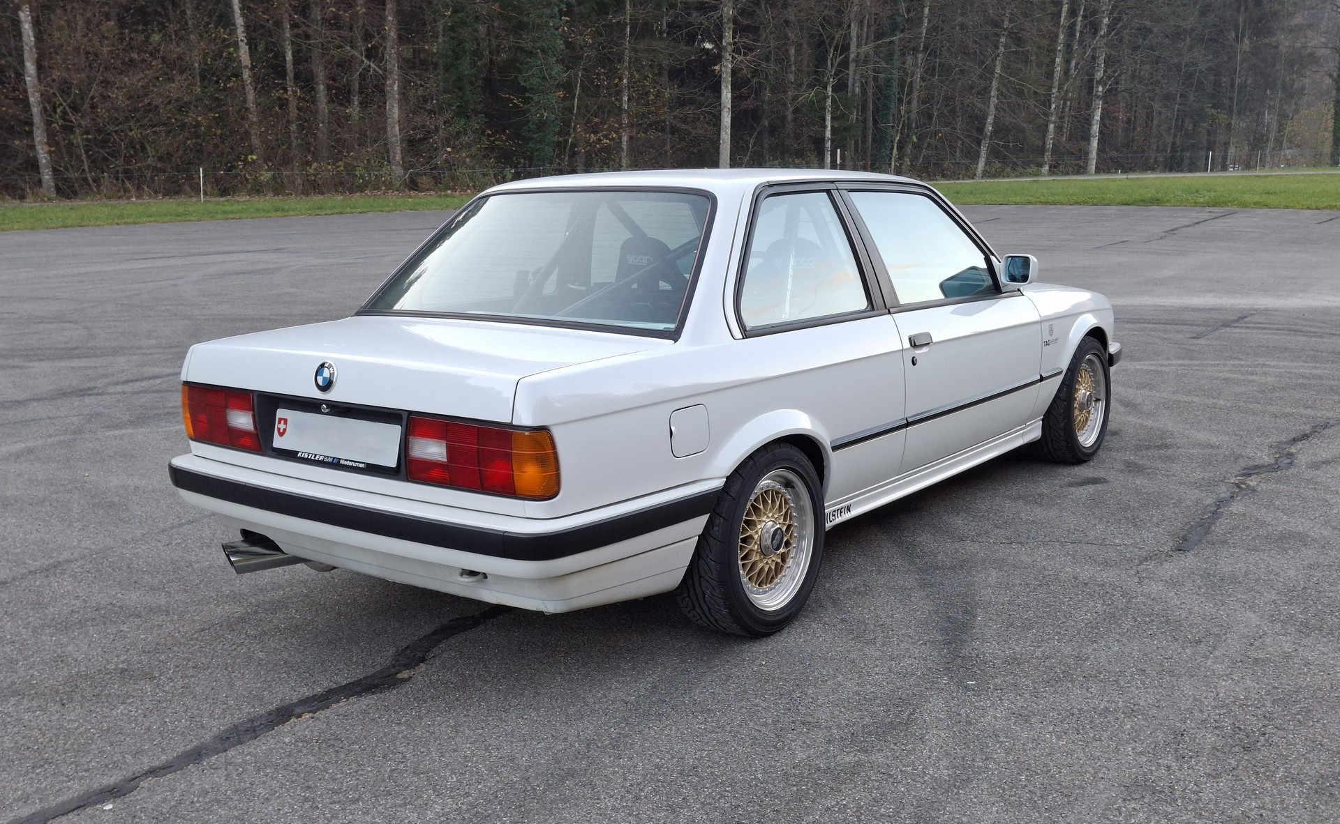 BMW 325i-image-4