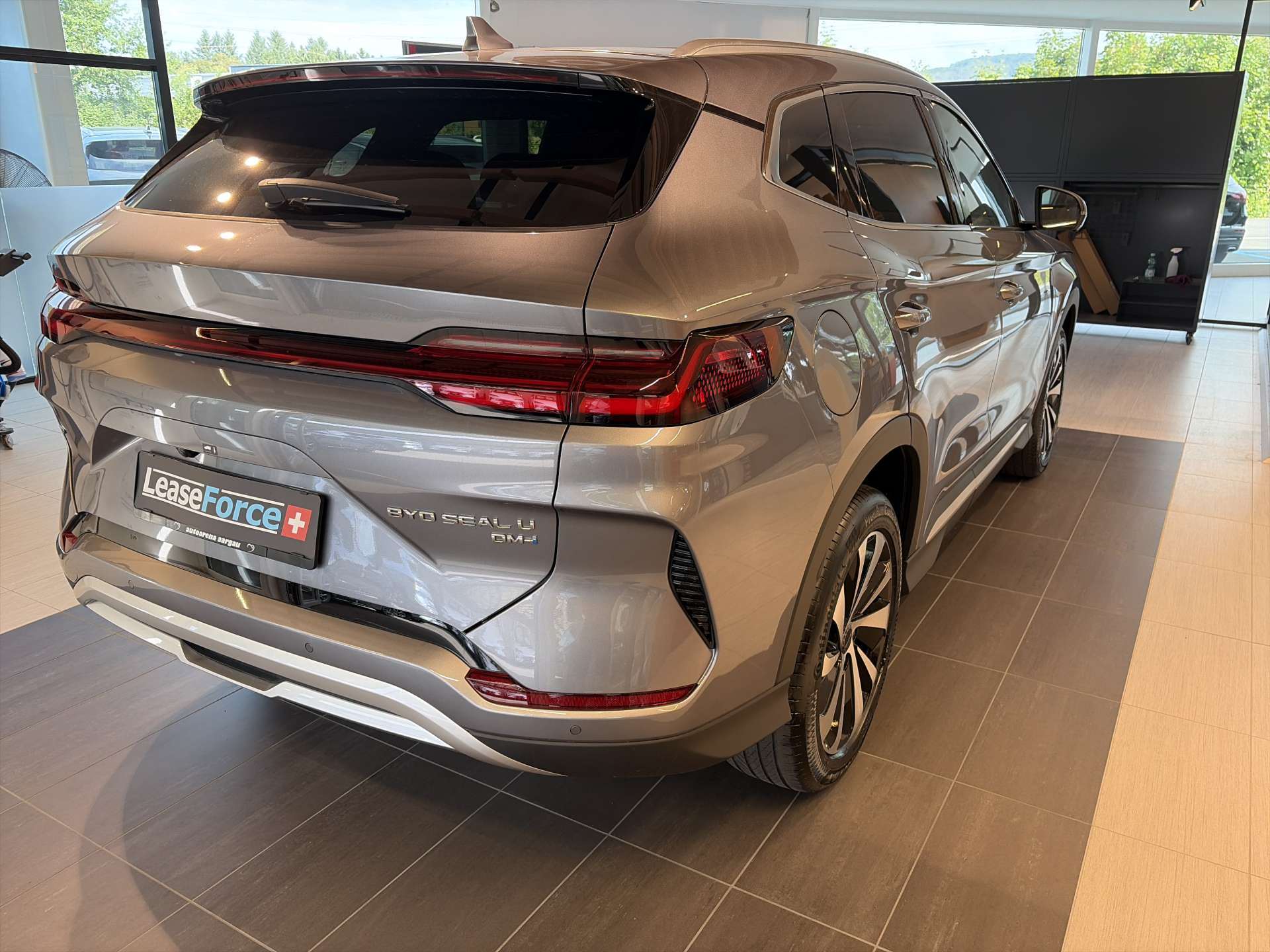 BYD Seal U DM-i PHEV Design AWD 324PS Automat-image-2