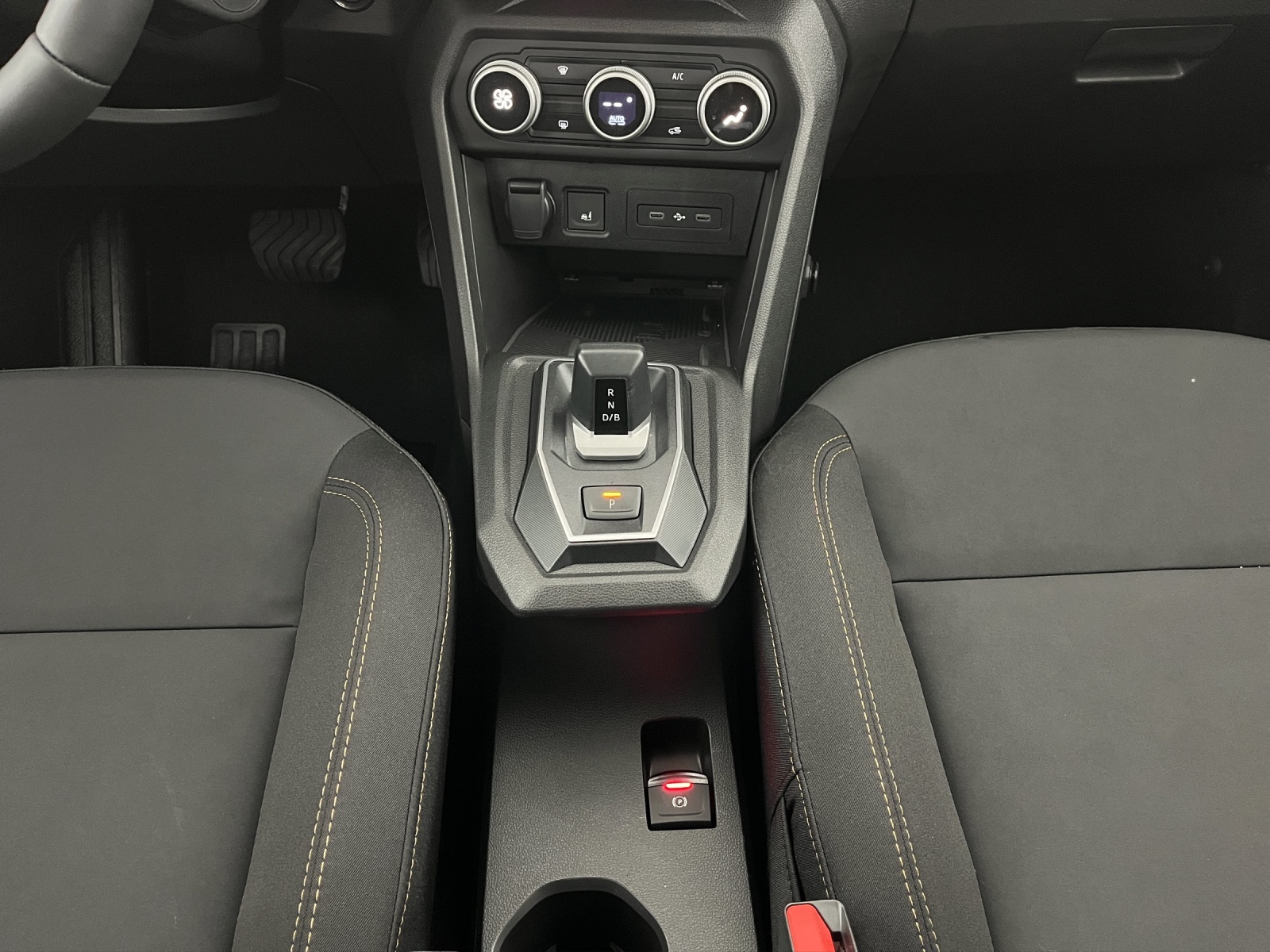 DACIA Jogger 1.8 Hybrid Extreme 7P-image-12
