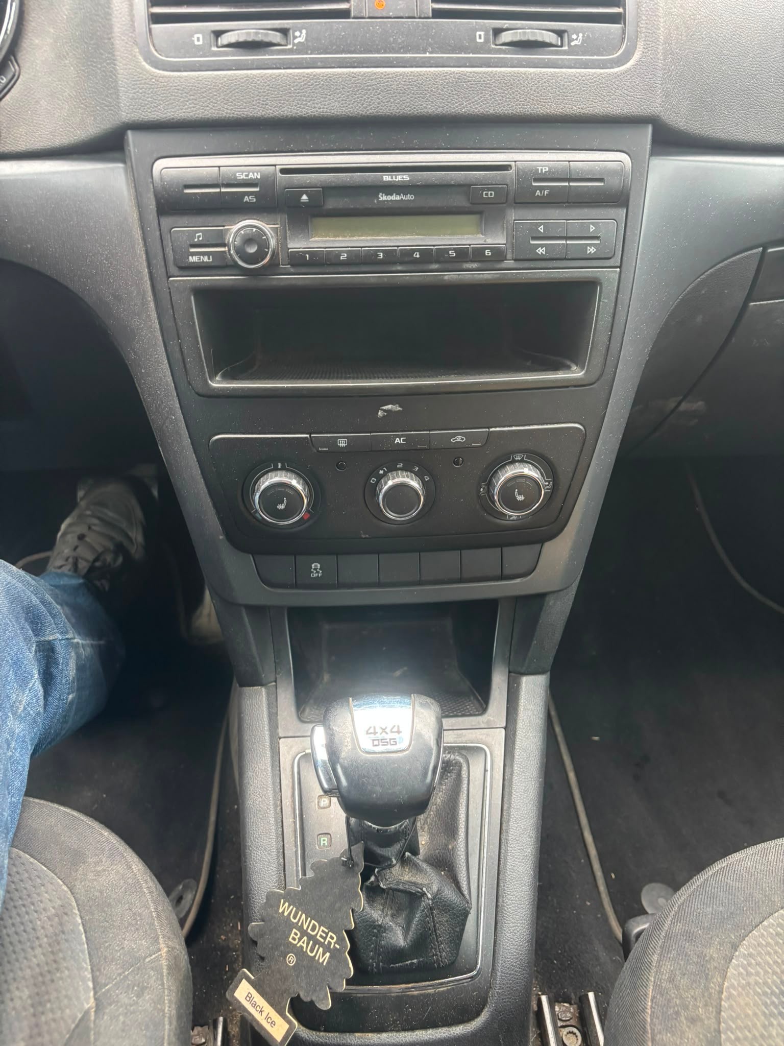 SKODA Yeti 2.0 TDI Ambition 4x4 DSG-image-5
