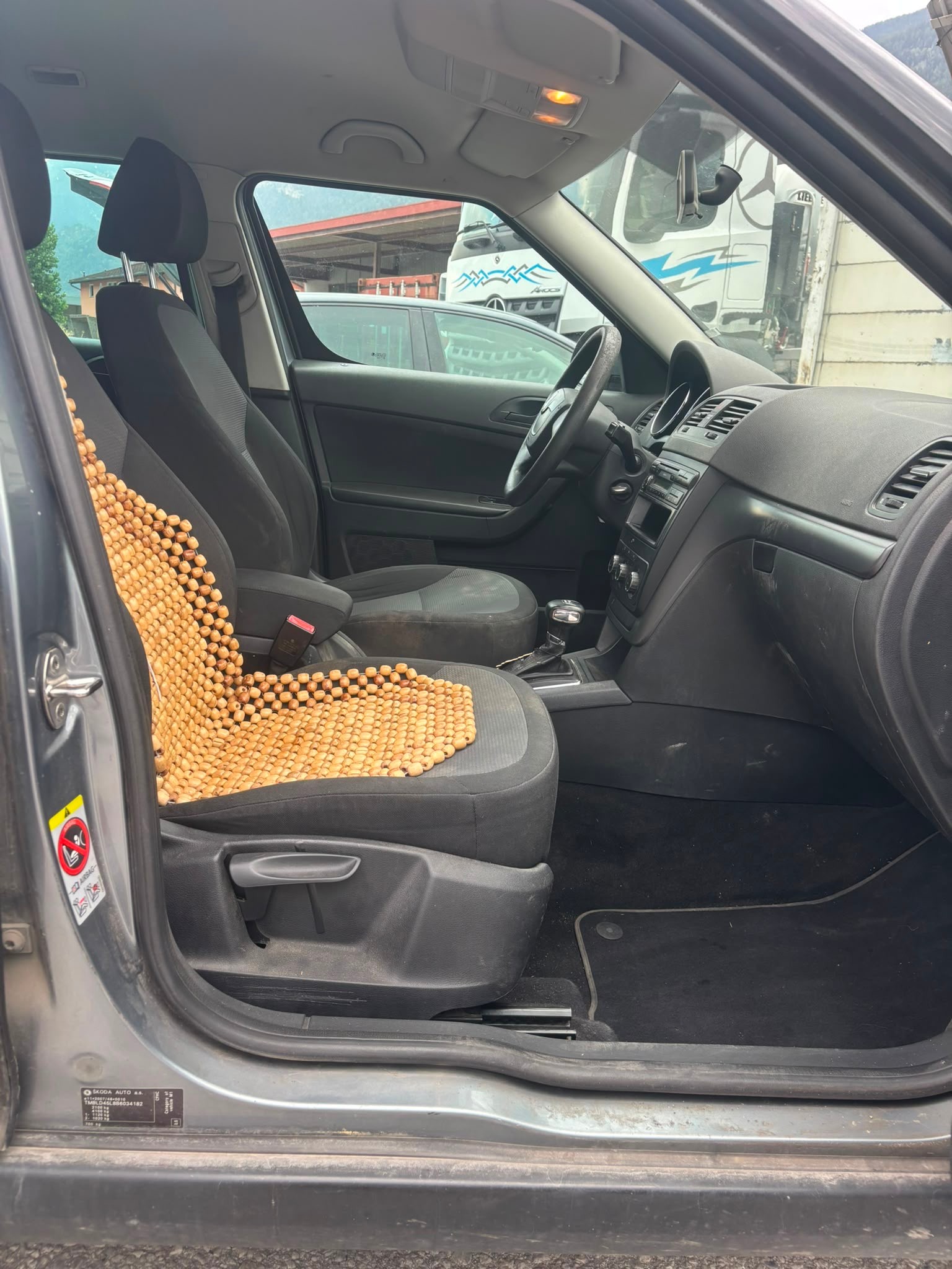SKODA Yeti 2.0 TDI Ambition 4x4 DSG-image-8