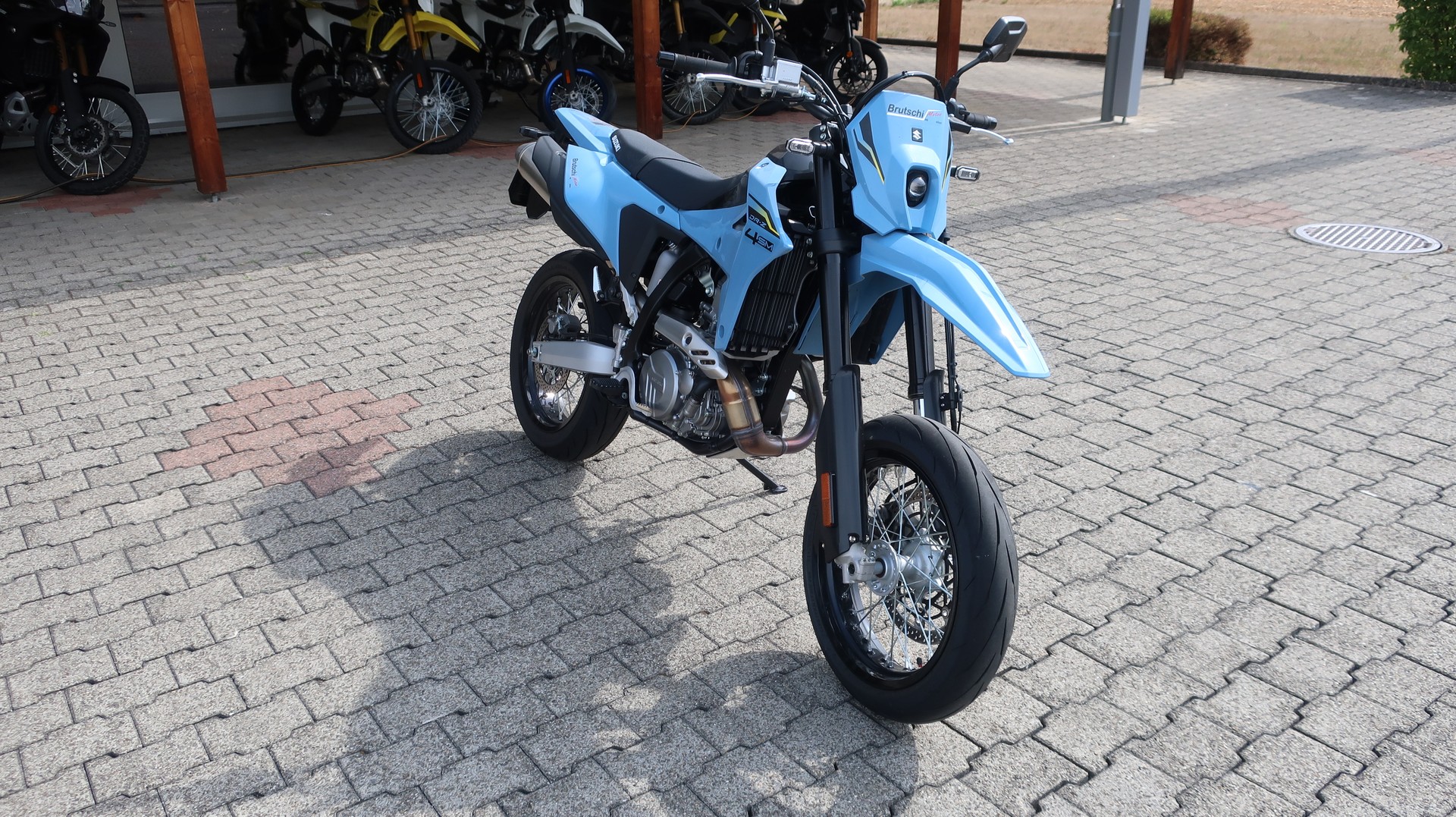 SUZUKI Monobike-showroom-element-3