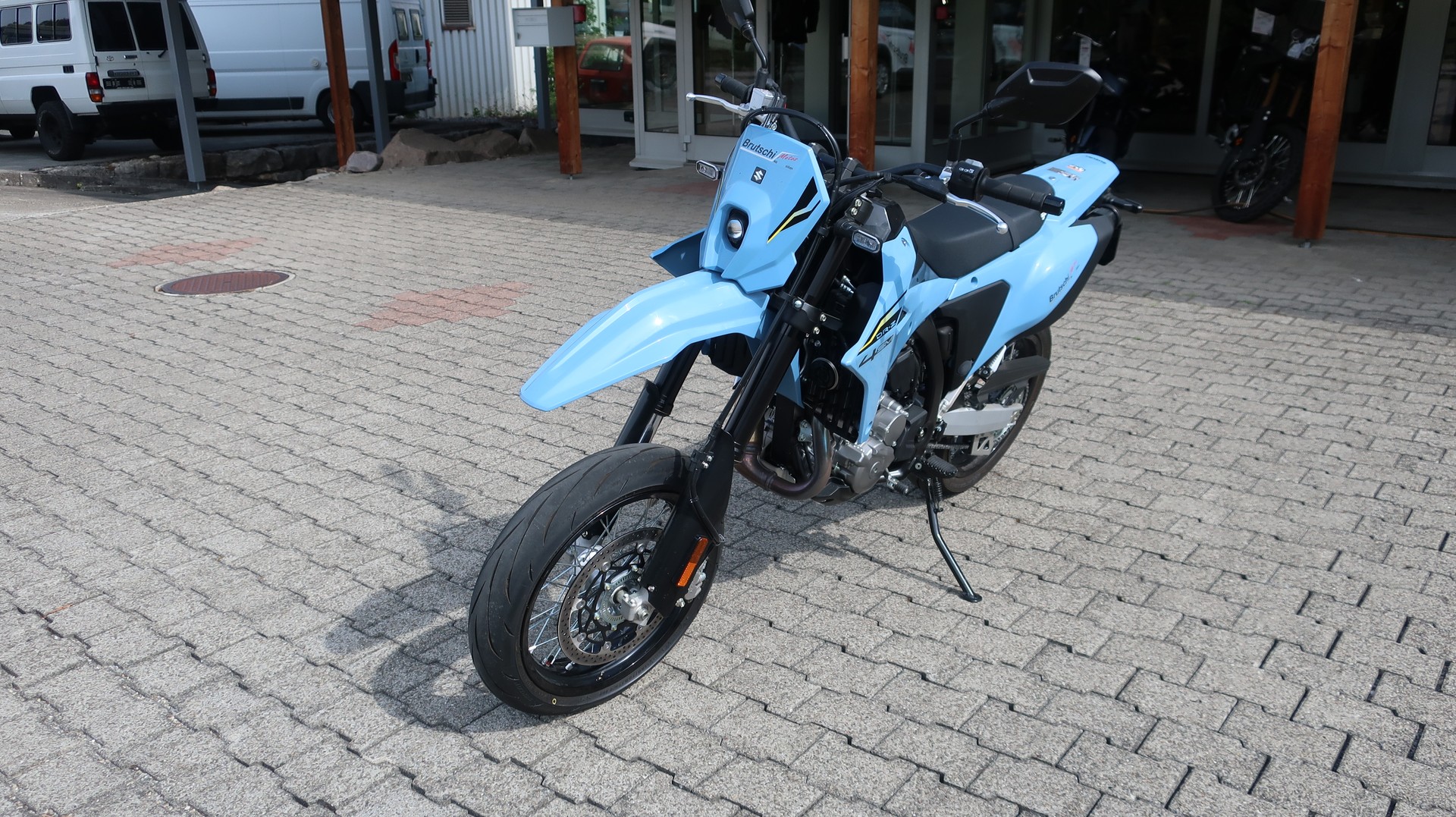 SUZUKI Monobike-showroom-element-2