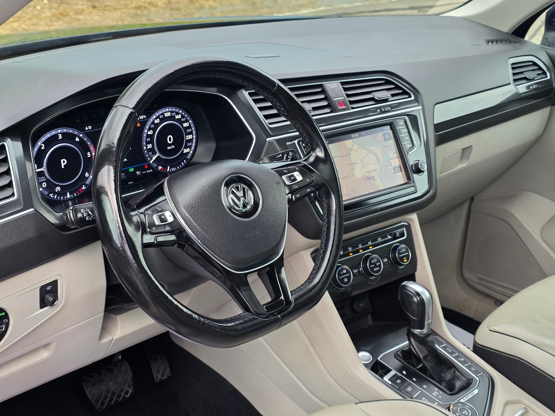 VW Tiguan 2.0 TDI SCR Highline 4Motion DSG-image-9