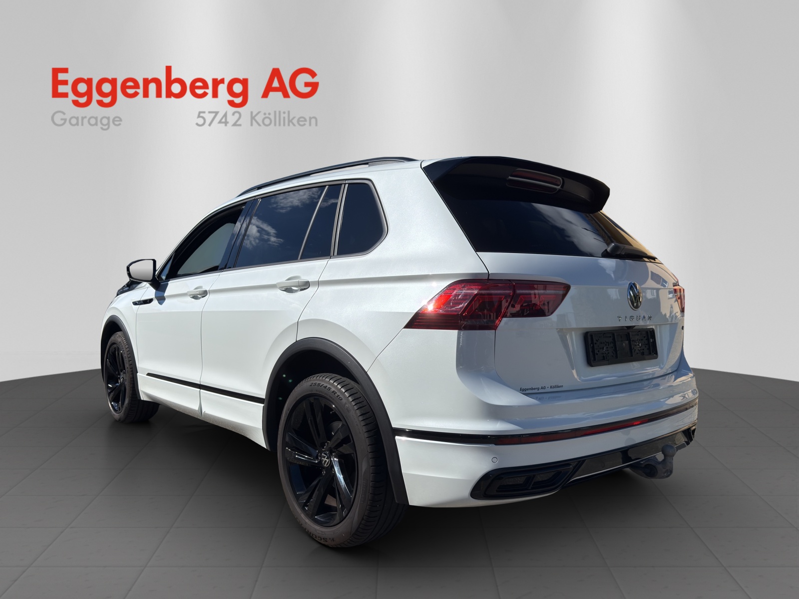 VW Tiguan 2.0TSI R-Line 4Motion DSG, 8-fach bereift-image-2
