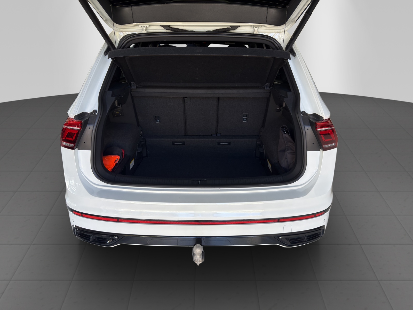 VW Tiguan 2.0TSI R-Line 4Motion DSG, 8-fach bereift-image-10