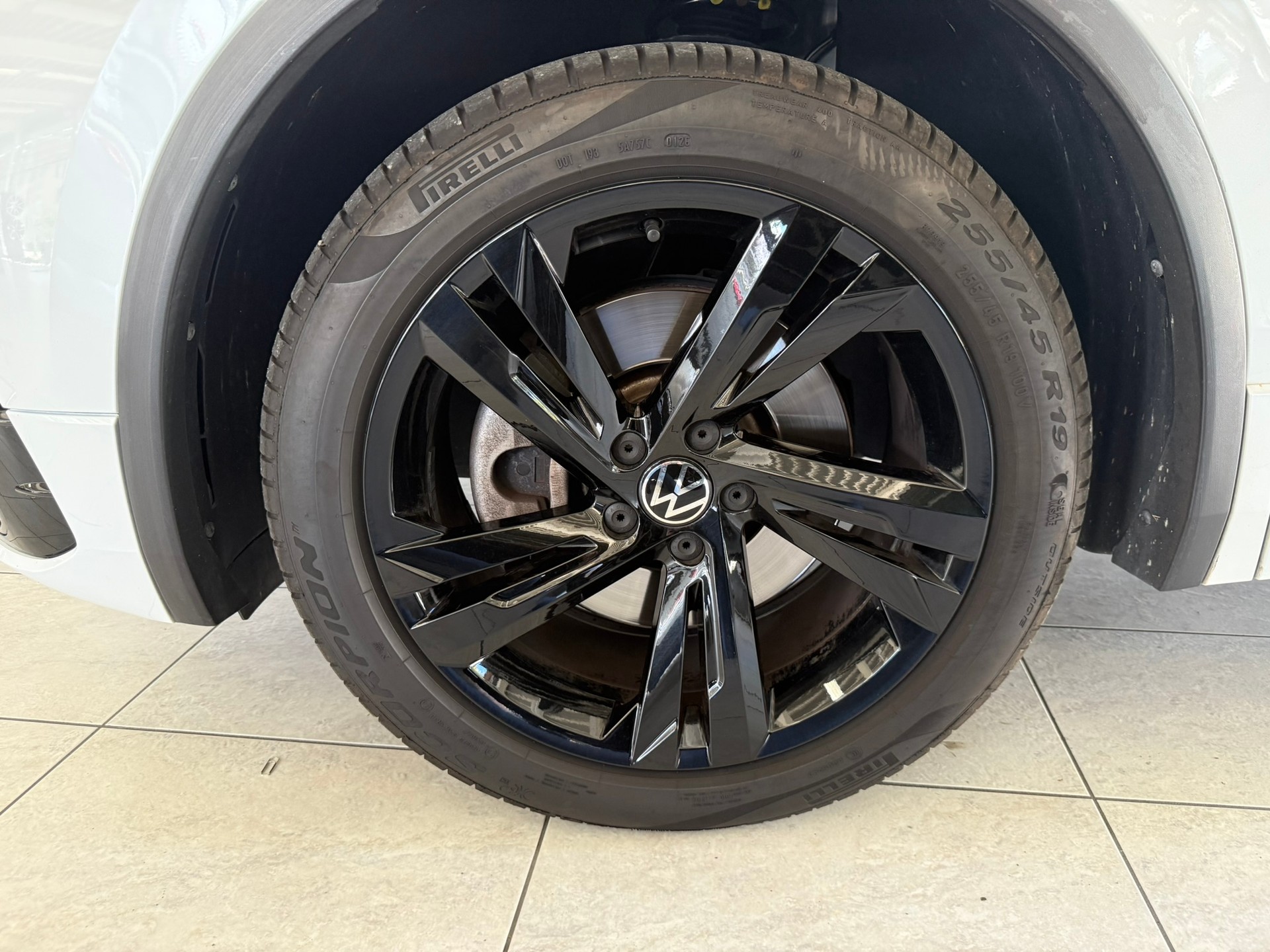 VW Tiguan 2.0TSI R-Line 4Motion DSG, 8-fach bereift-image-25