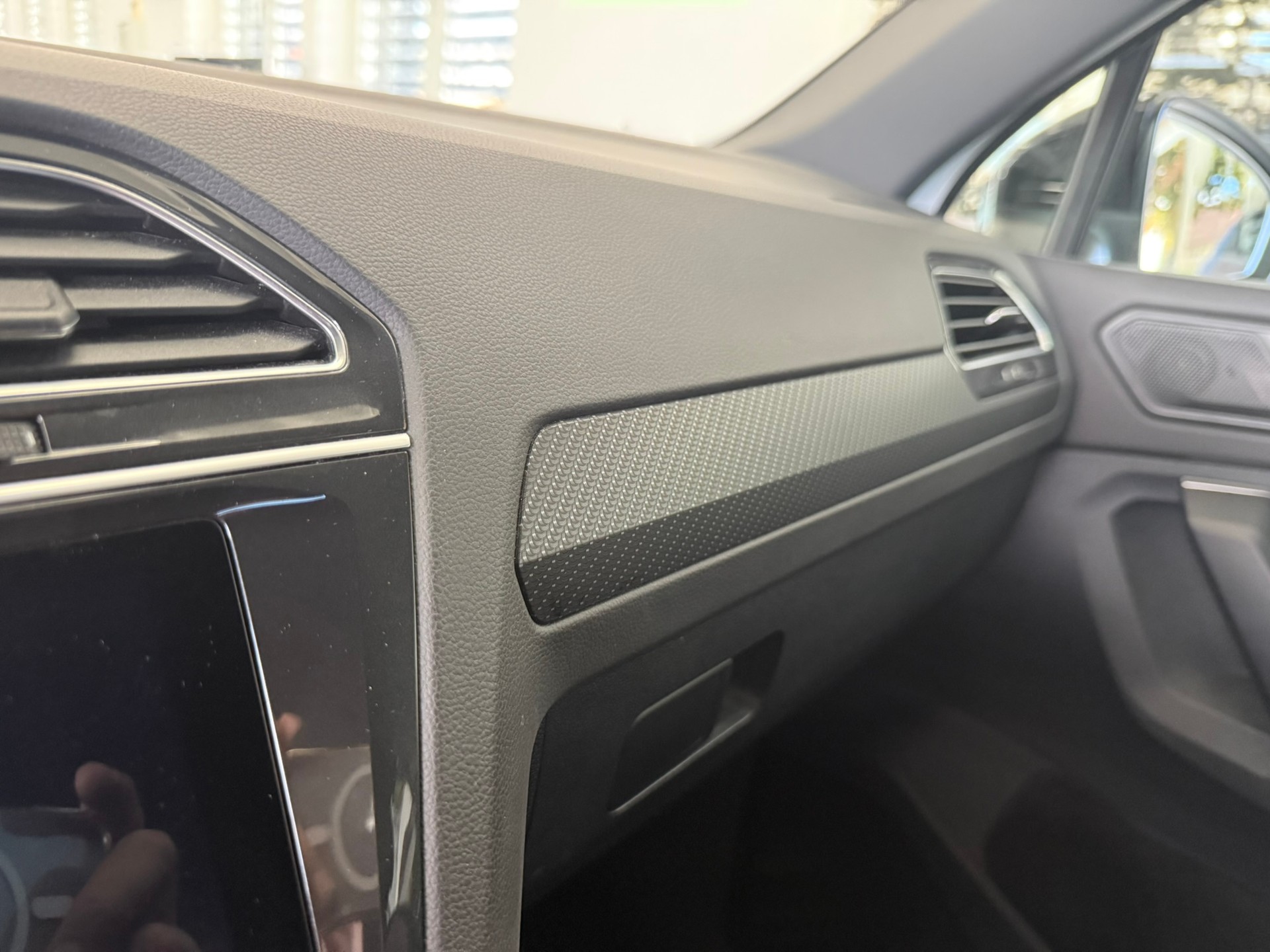 VW Tiguan 2.0TSI R-Line 4Motion DSG, 8-fach bereift-image-15