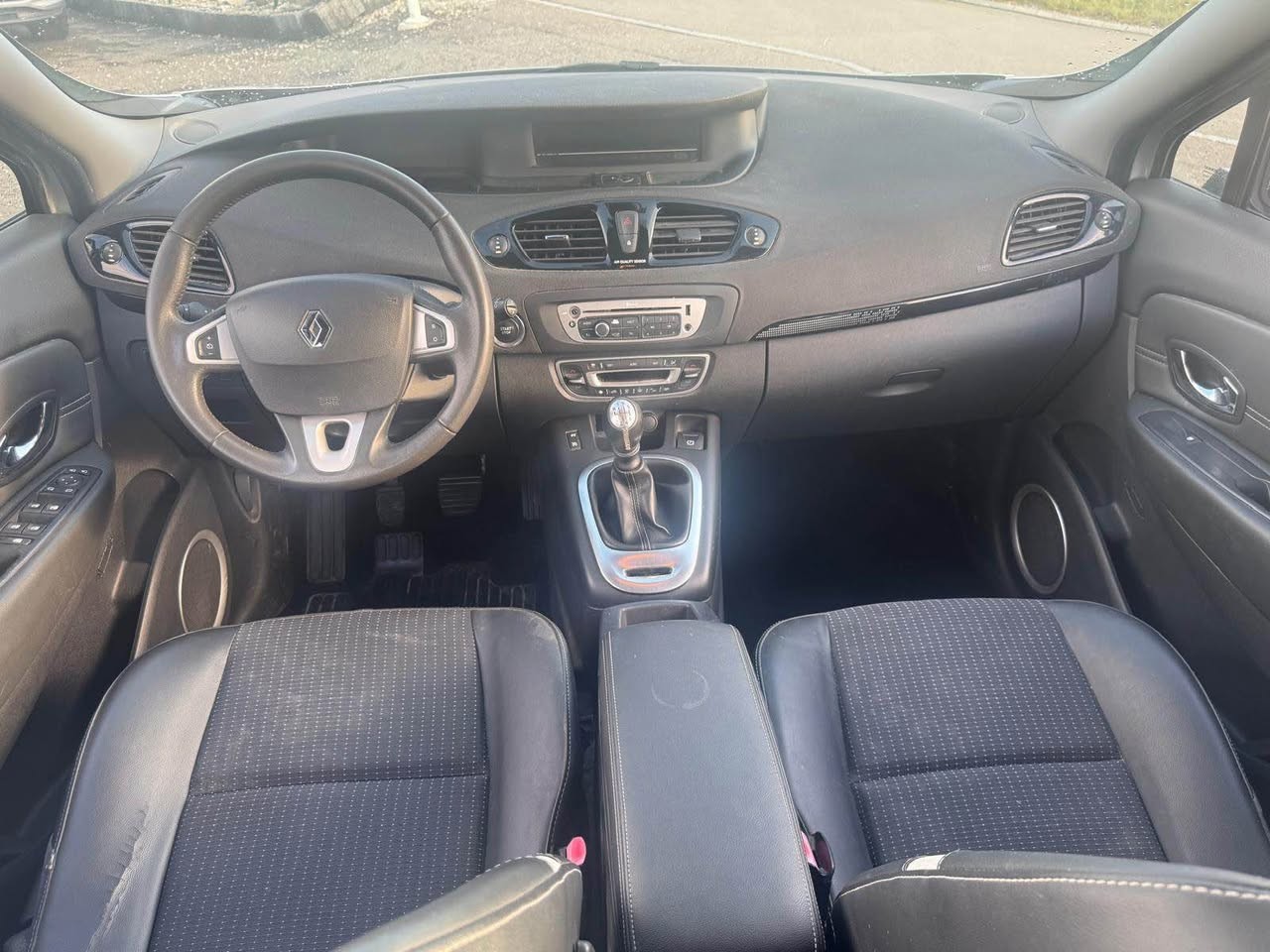 RENAULT Grand Scénic 1.4 16V Turbo Dynamique-image-9
