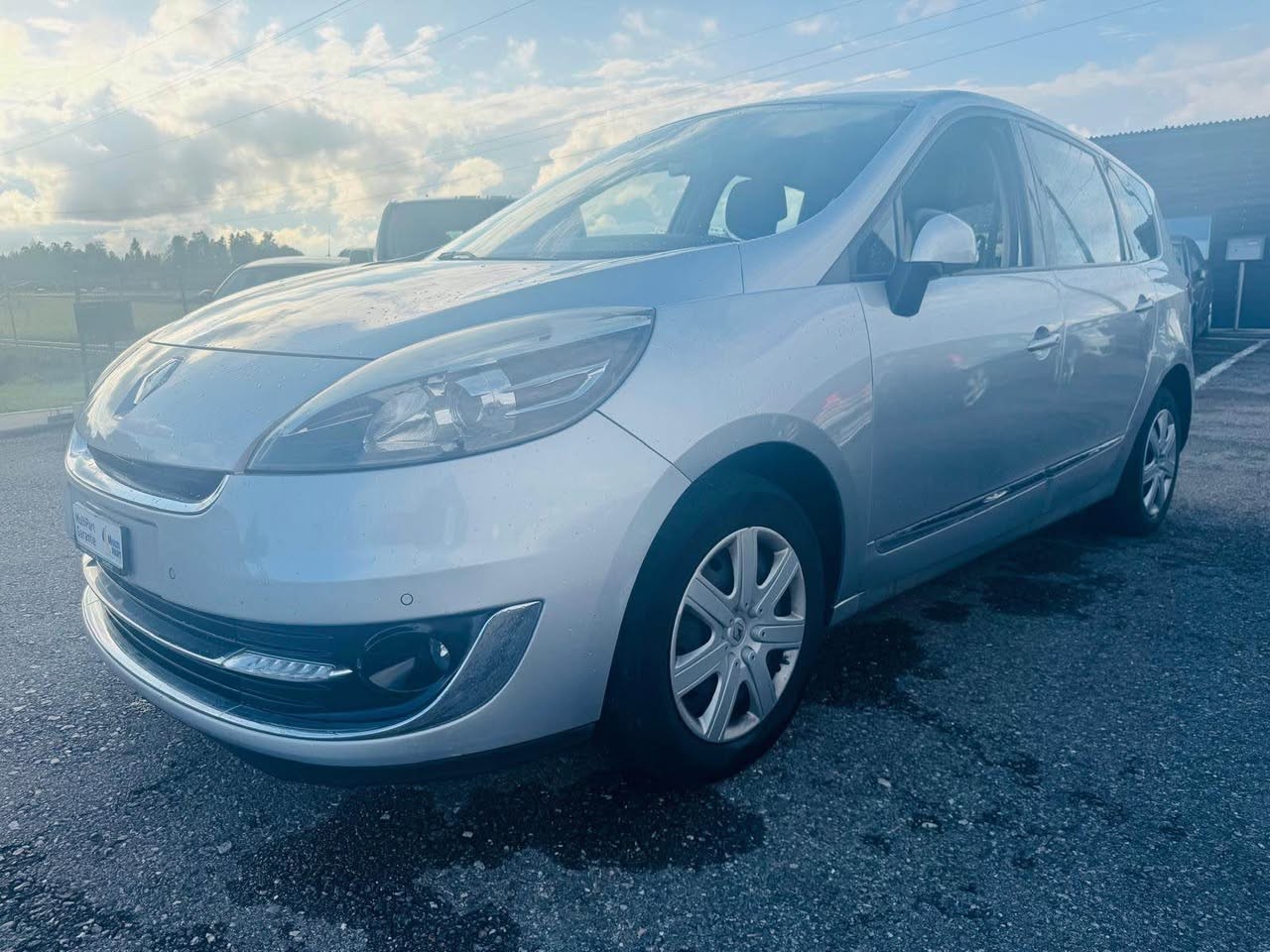 RENAULT Grand Scénic 1.4 16V Turbo Dynamique-image-2