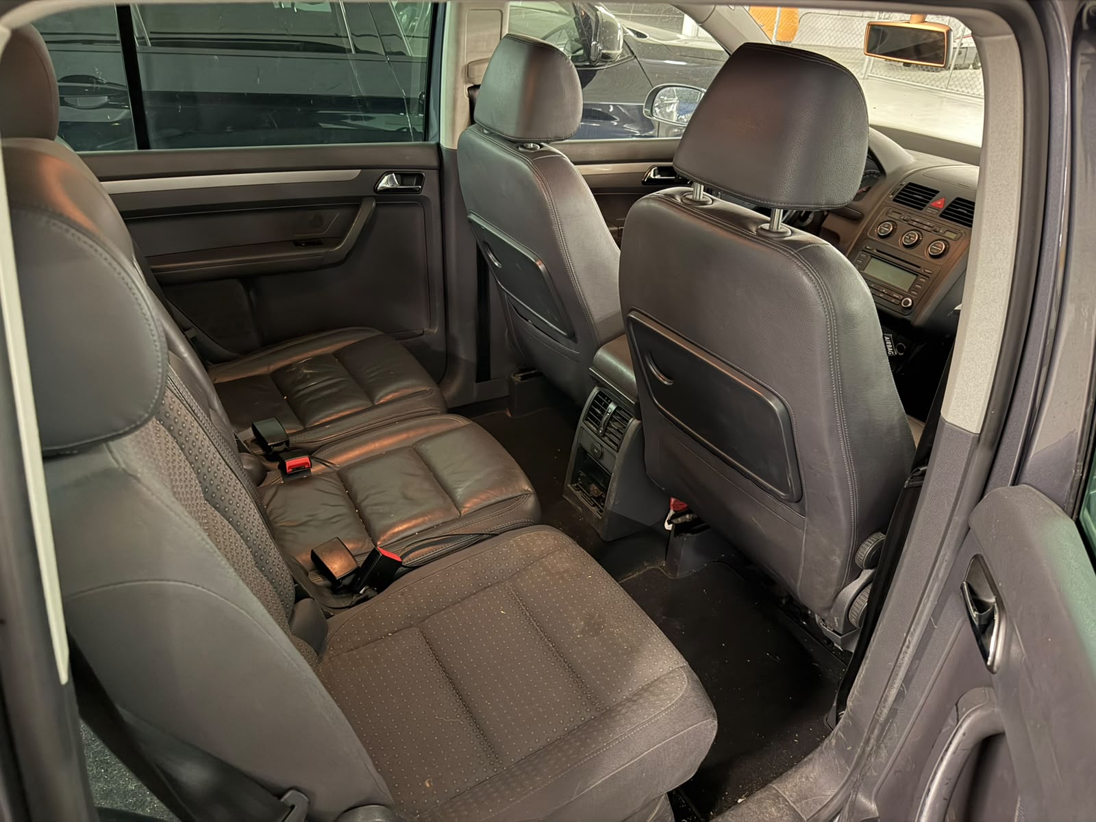 VW Touran 2.0 FSI Trendline-image-4