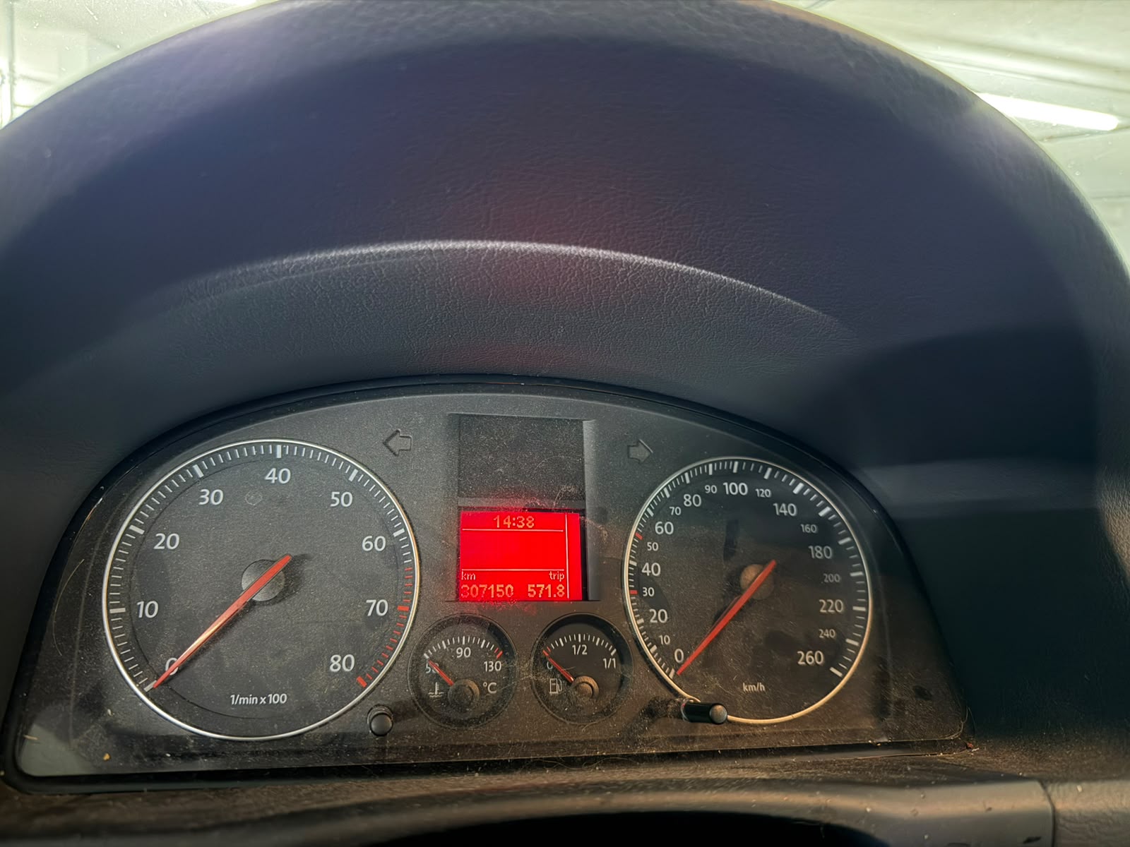 VW Touran 2.0 FSI Trendline-image-7