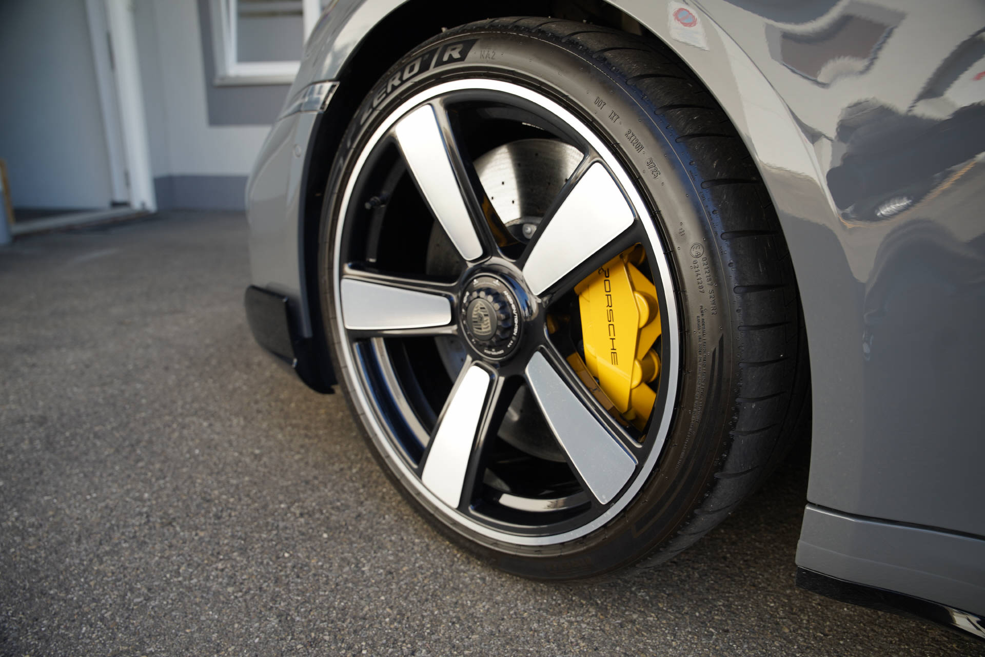 PORSCHE 911 Turbo S-image-5