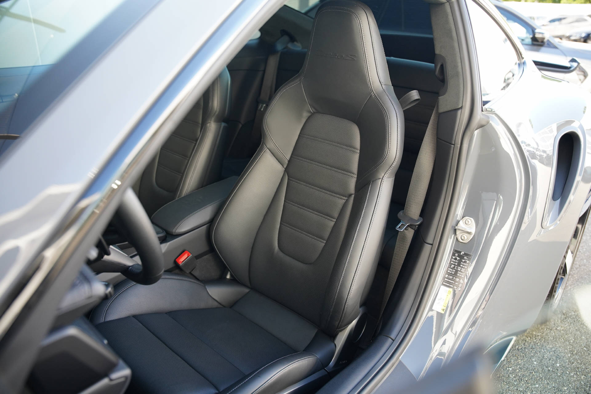 PORSCHE 911 Turbo S-image-9