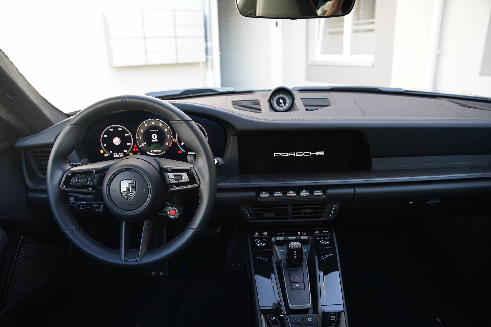 PORSCHE 911 Turbo S-image-11