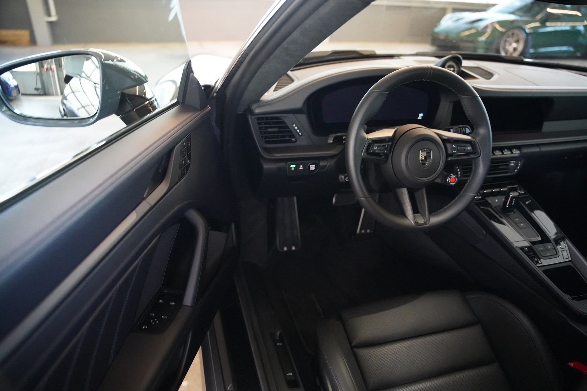 PORSCHE 911 Turbo S-image-8
