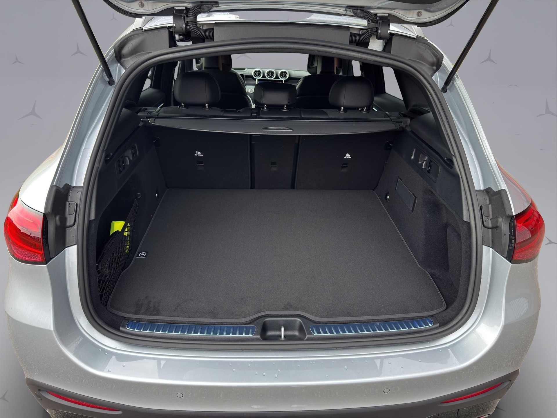 MERCEDES-BENZ GLC 220 d AMG Line 4matic-image-18