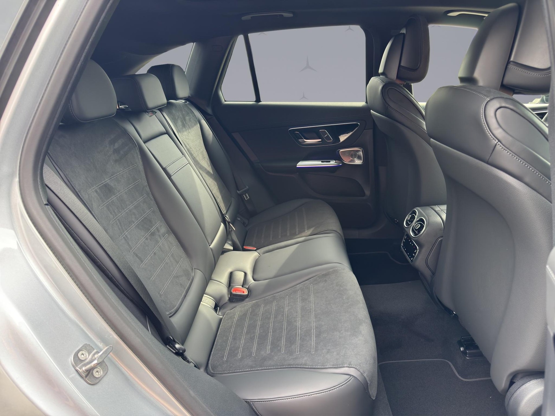 MERCEDES-BENZ GLC 220 d AMG Line 4matic-image-17