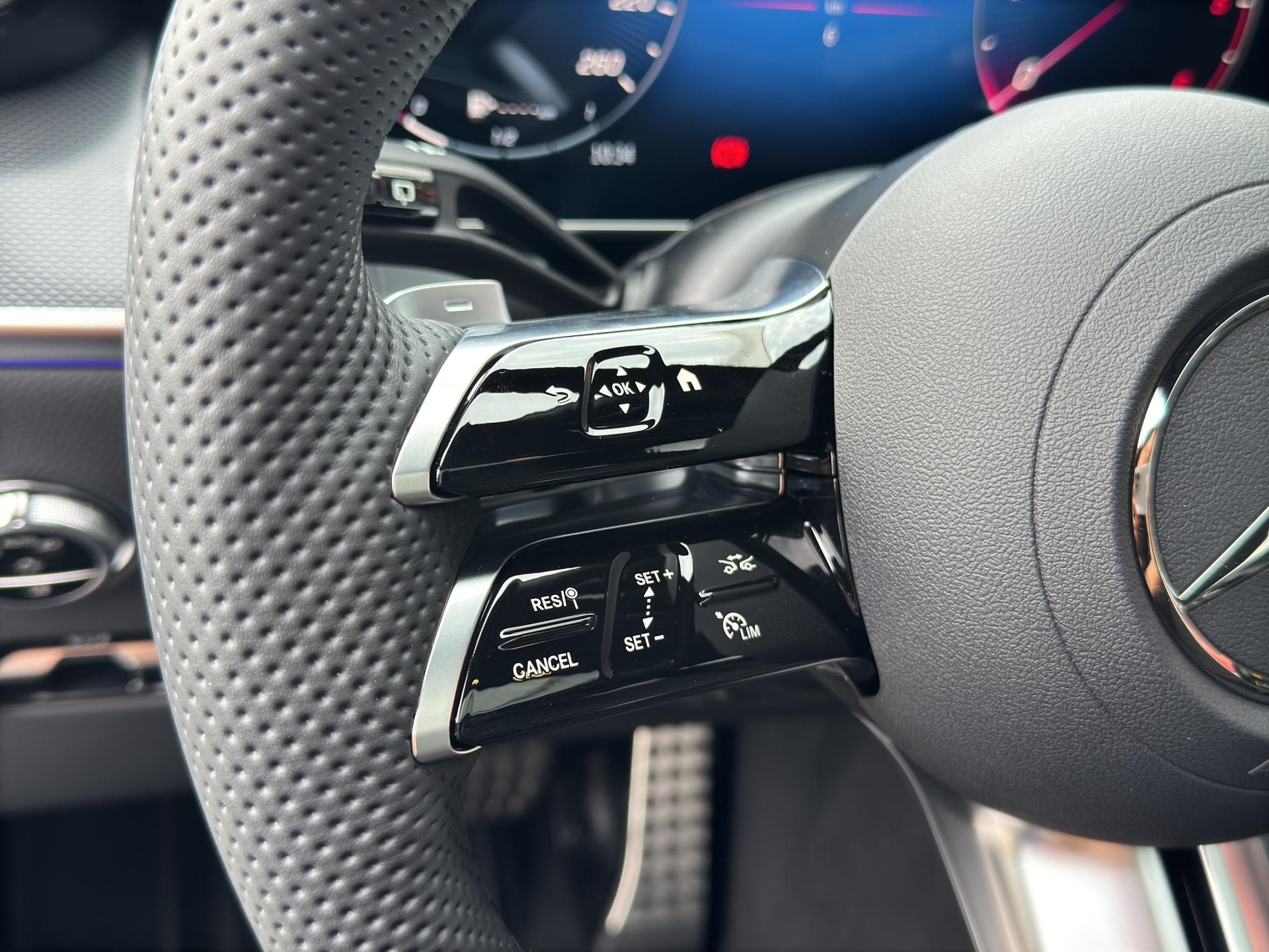 MERCEDES-BENZ GLC 220 d AMG Line 4matic-image-21