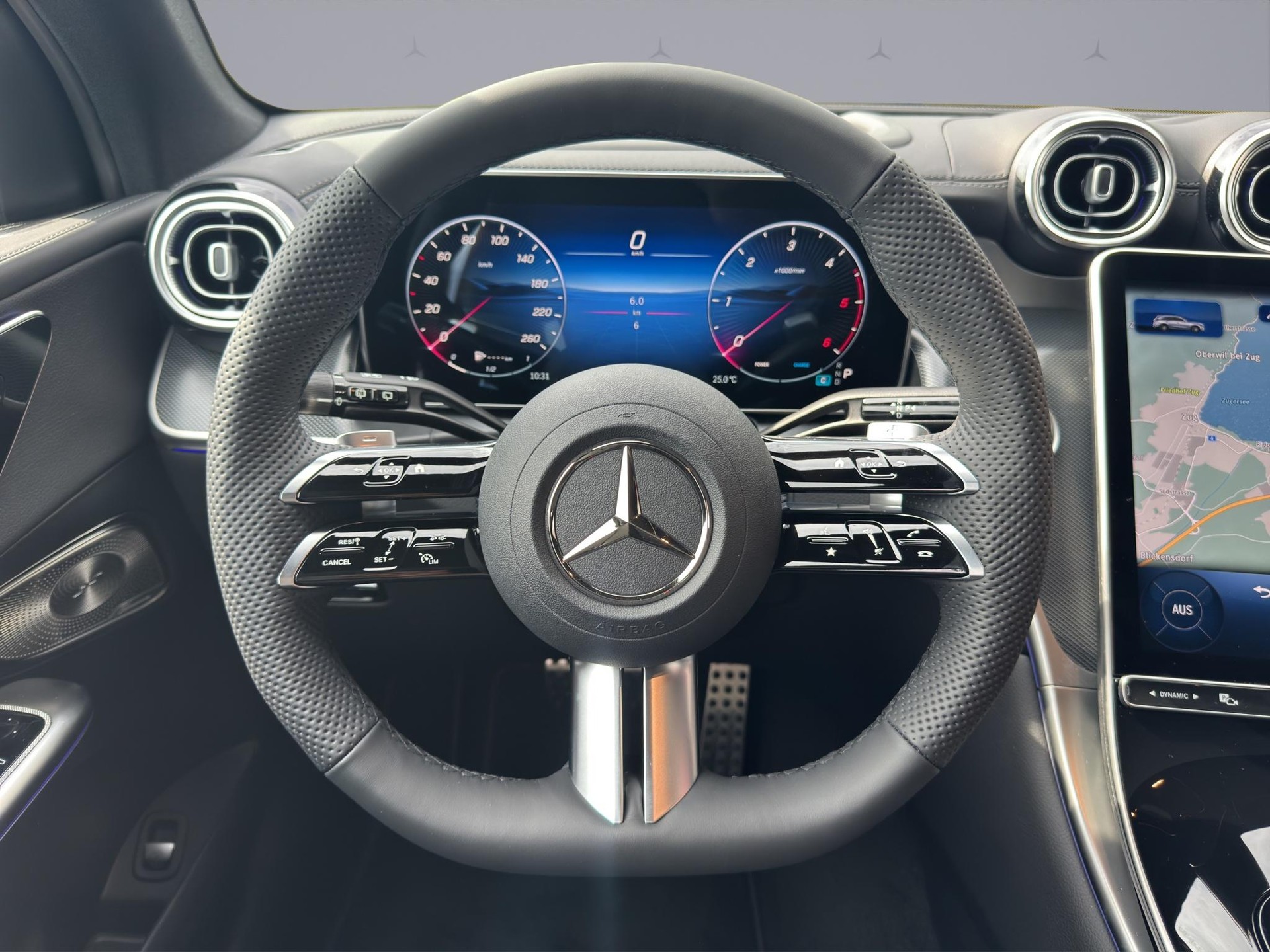 MERCEDES-BENZ GLC 220 d AMG Line 4matic-image-12