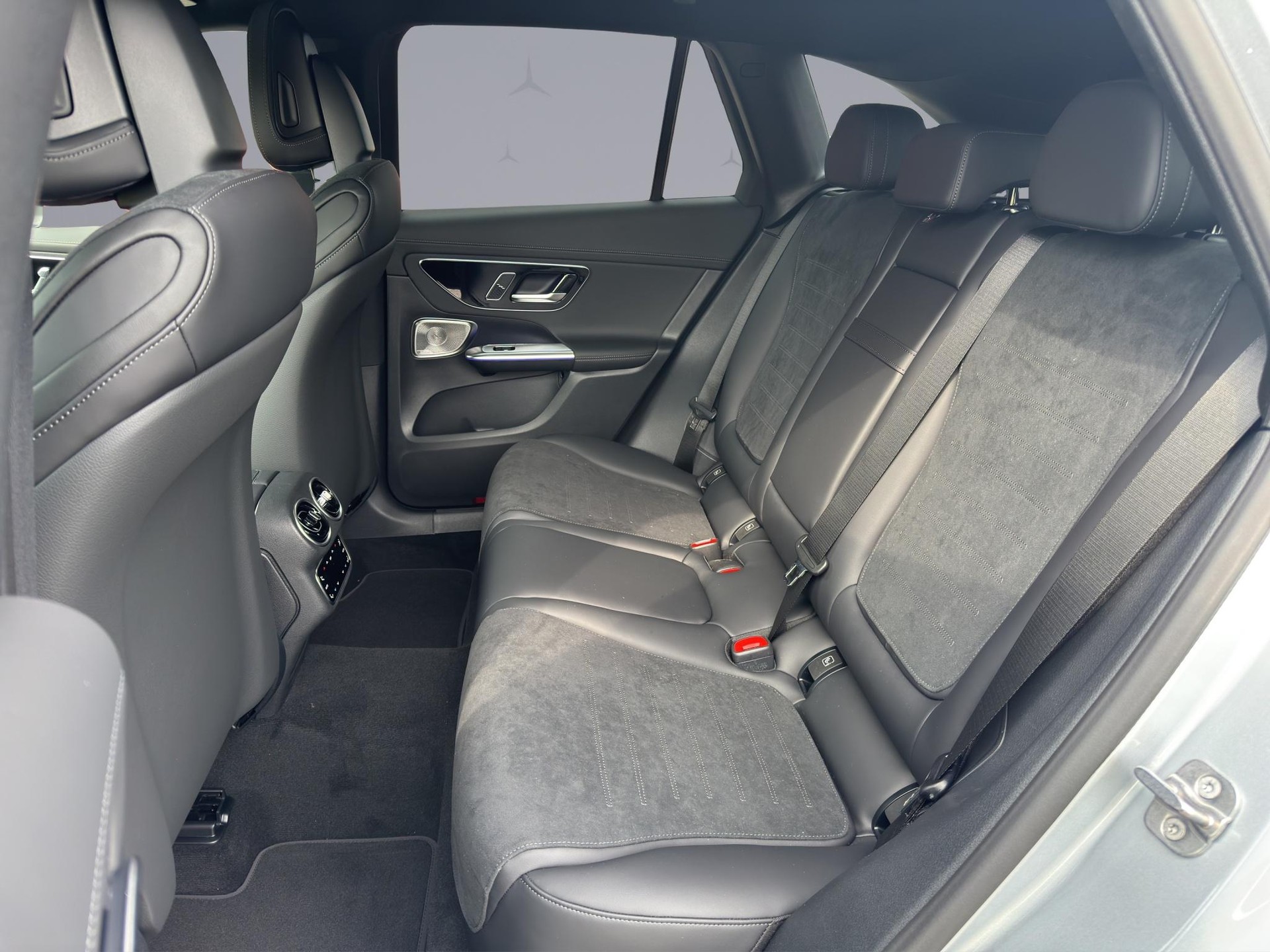 MERCEDES-BENZ GLC 220 d AMG Line 4matic-image-12
