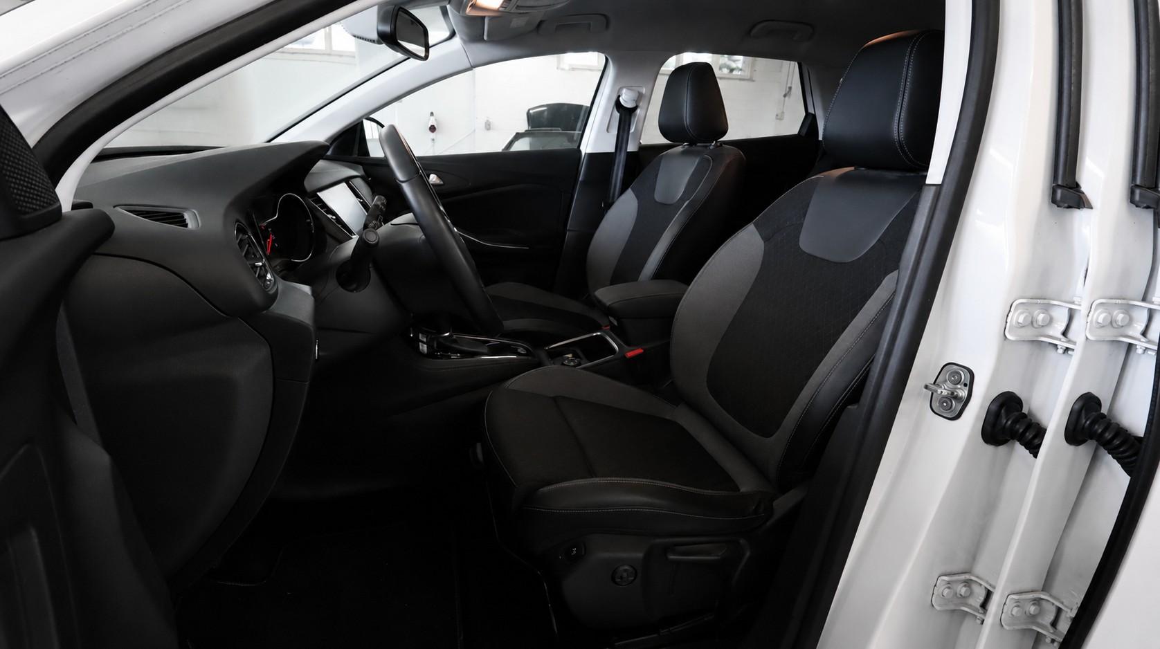 OPEL Grandland X 1.6 TP Excellence Automatik-image-4