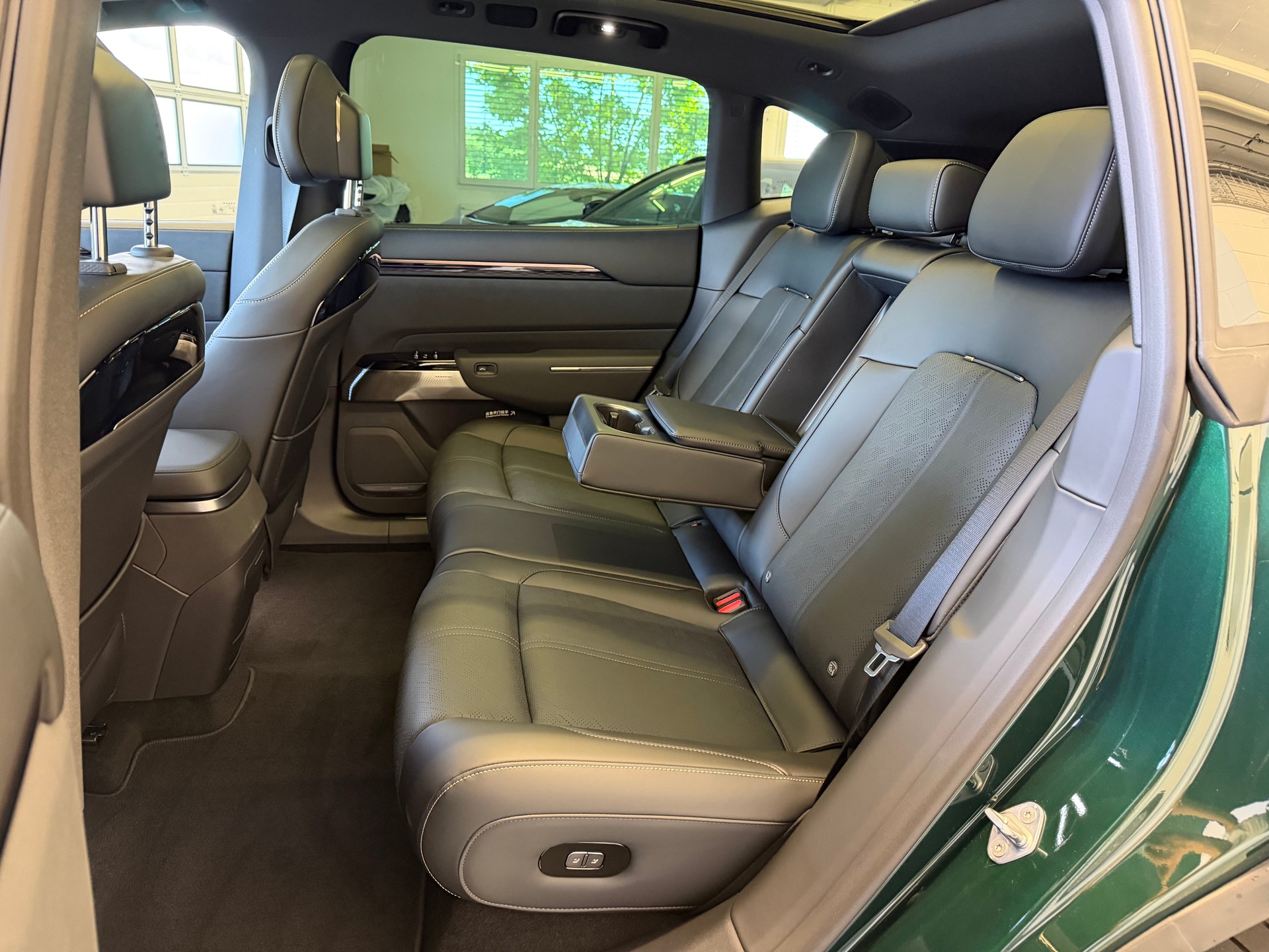 ZEEKR 7X 100kWh Privilege AWD, Comfort & Cockpitpaket, "Forest Green" 10J / 200'000km Werksgarantie-image-18