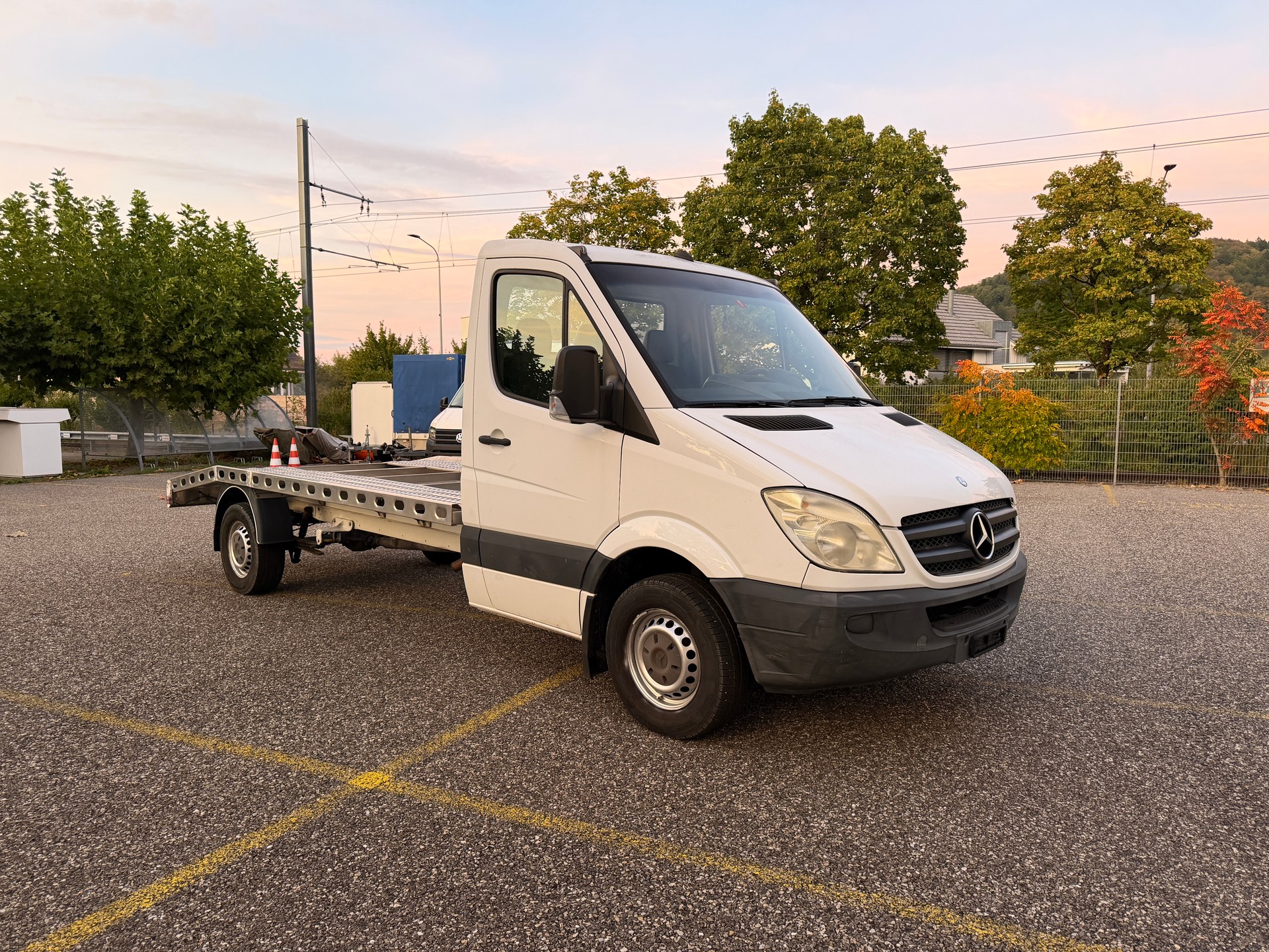MERCEDES-BENZ Autotransporter 1600KG NUZLAST einzige in CH mit 1600kg