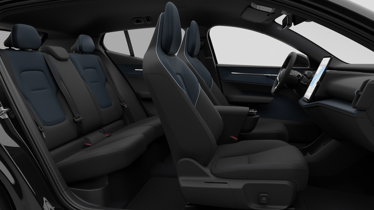VOLVO EX30 P5 Longe Range XCENTRIC Black Edition-image-13