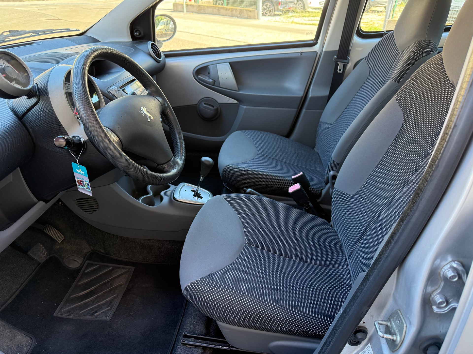 PEUGEOT 107 1.0 City Move 2-Tronic-image-7