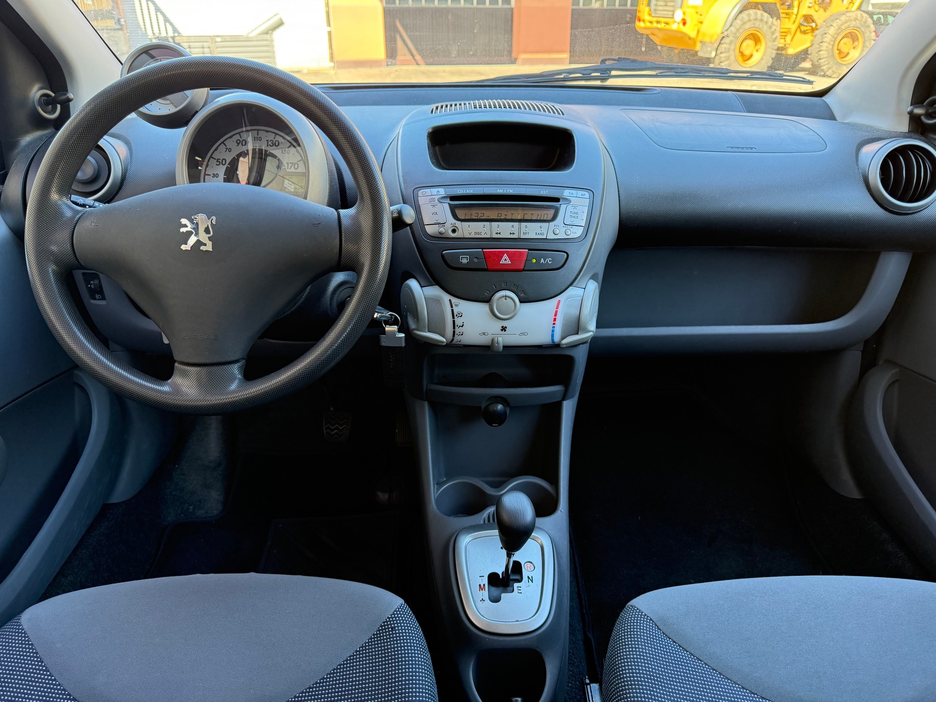 PEUGEOT 107 1.0 City Move 2-Tronic-image-5