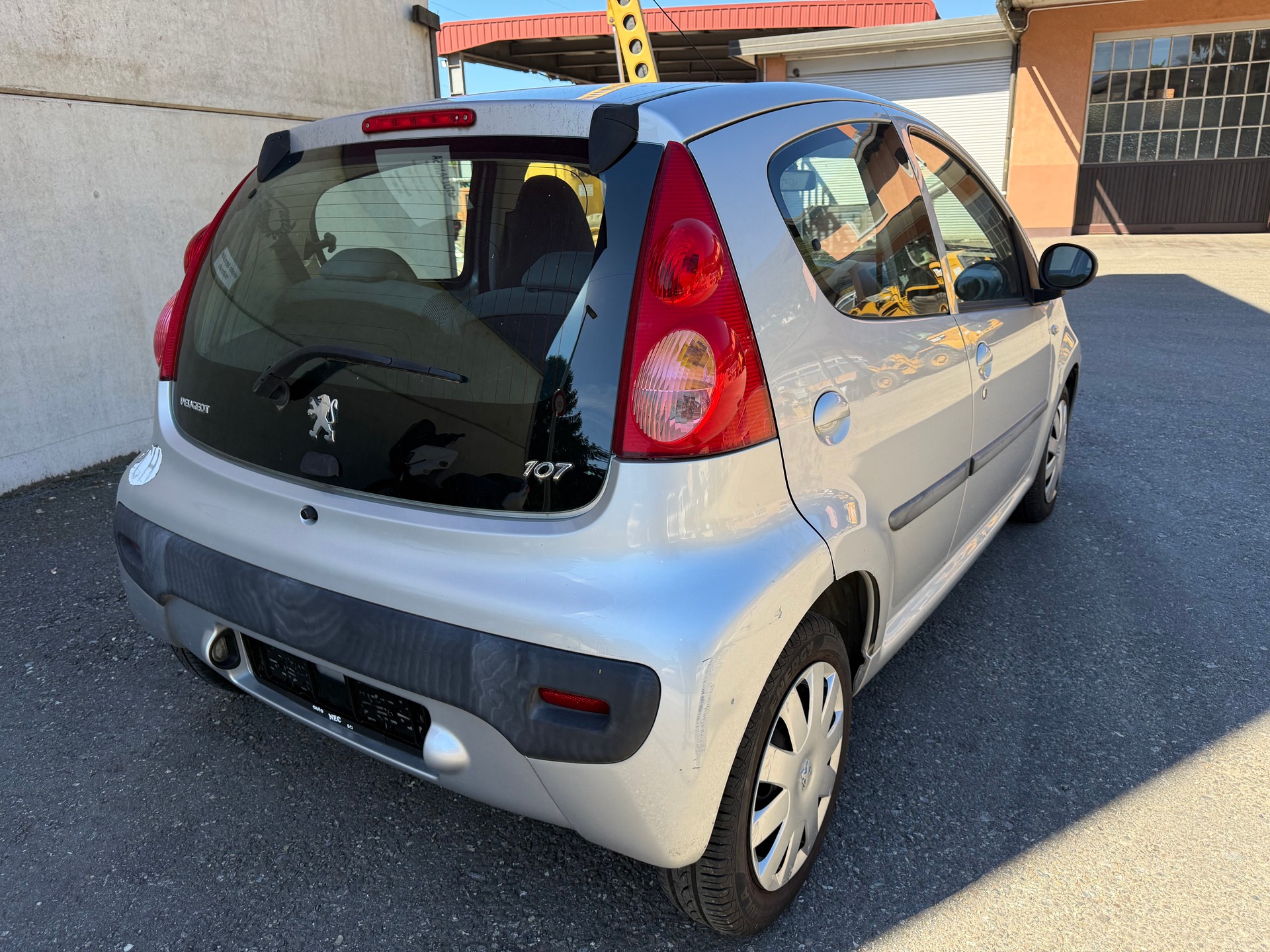 PEUGEOT 107 1.0 City Move 2-Tronic-image-3