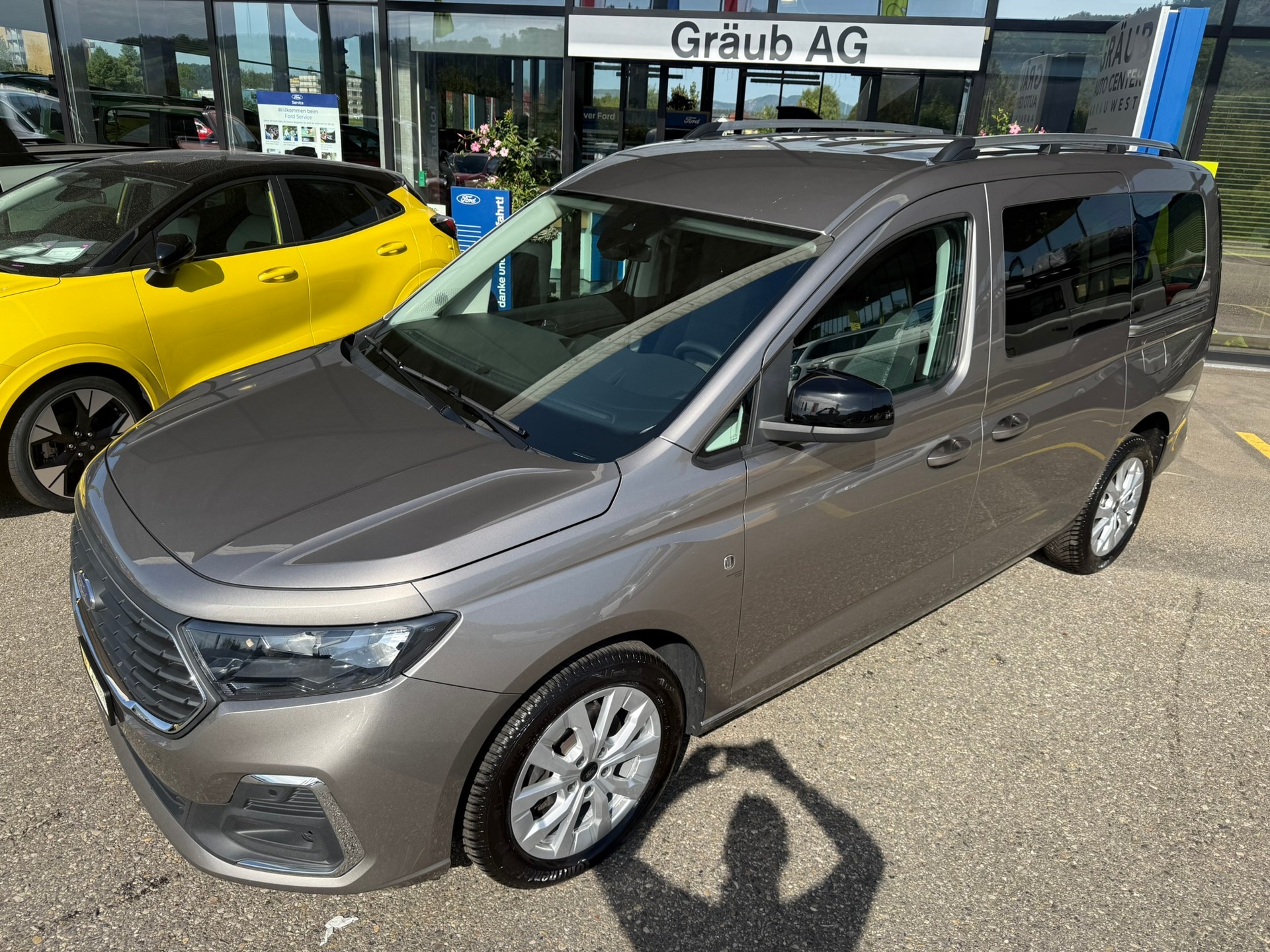 FORD Grand Tourneo Connect 2.0 EcoBlue Titanium Automat-image-2