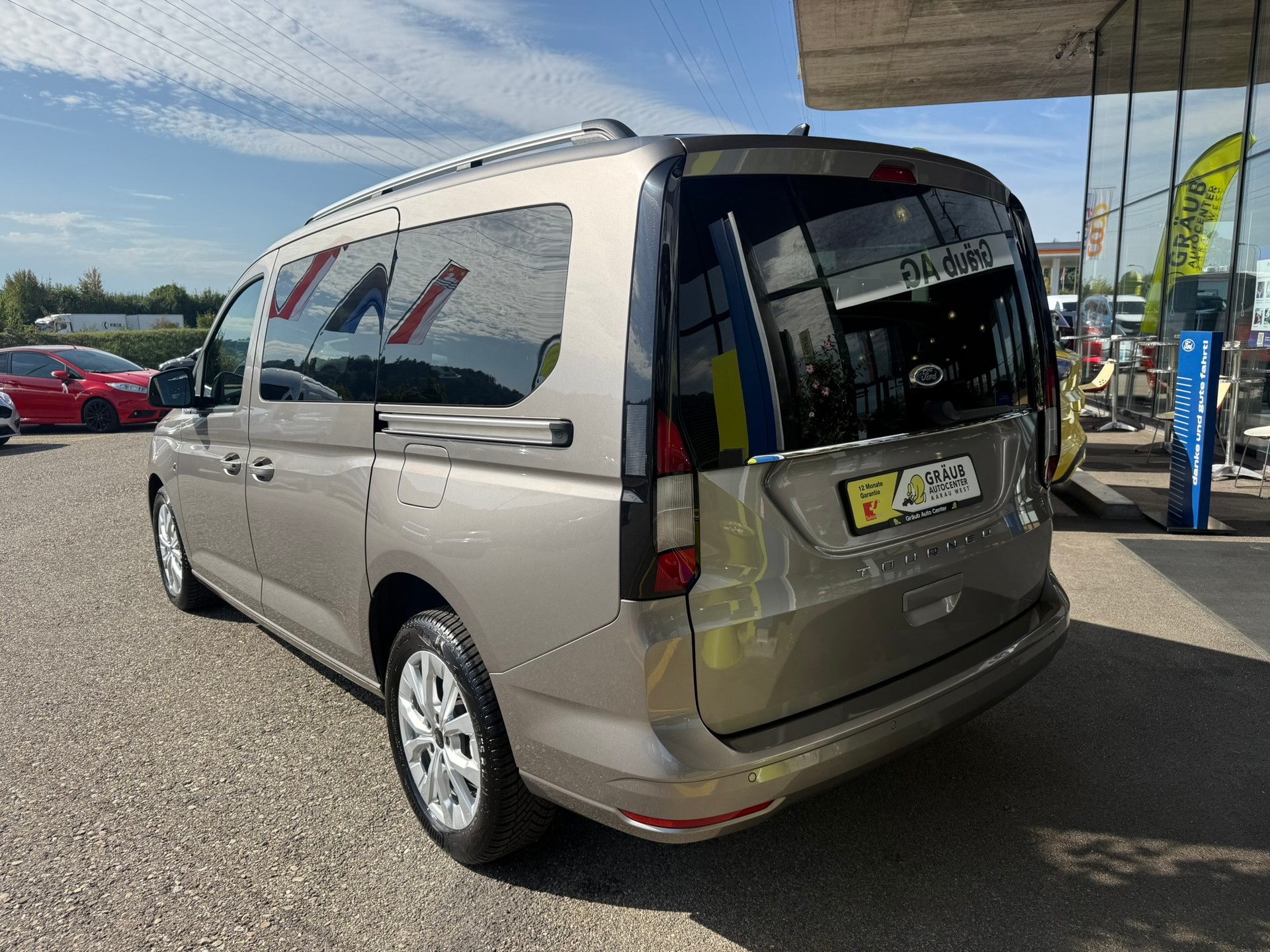 FORD Grand Tourneo Connect 2.0 EcoBlue Titanium Automat-image-4