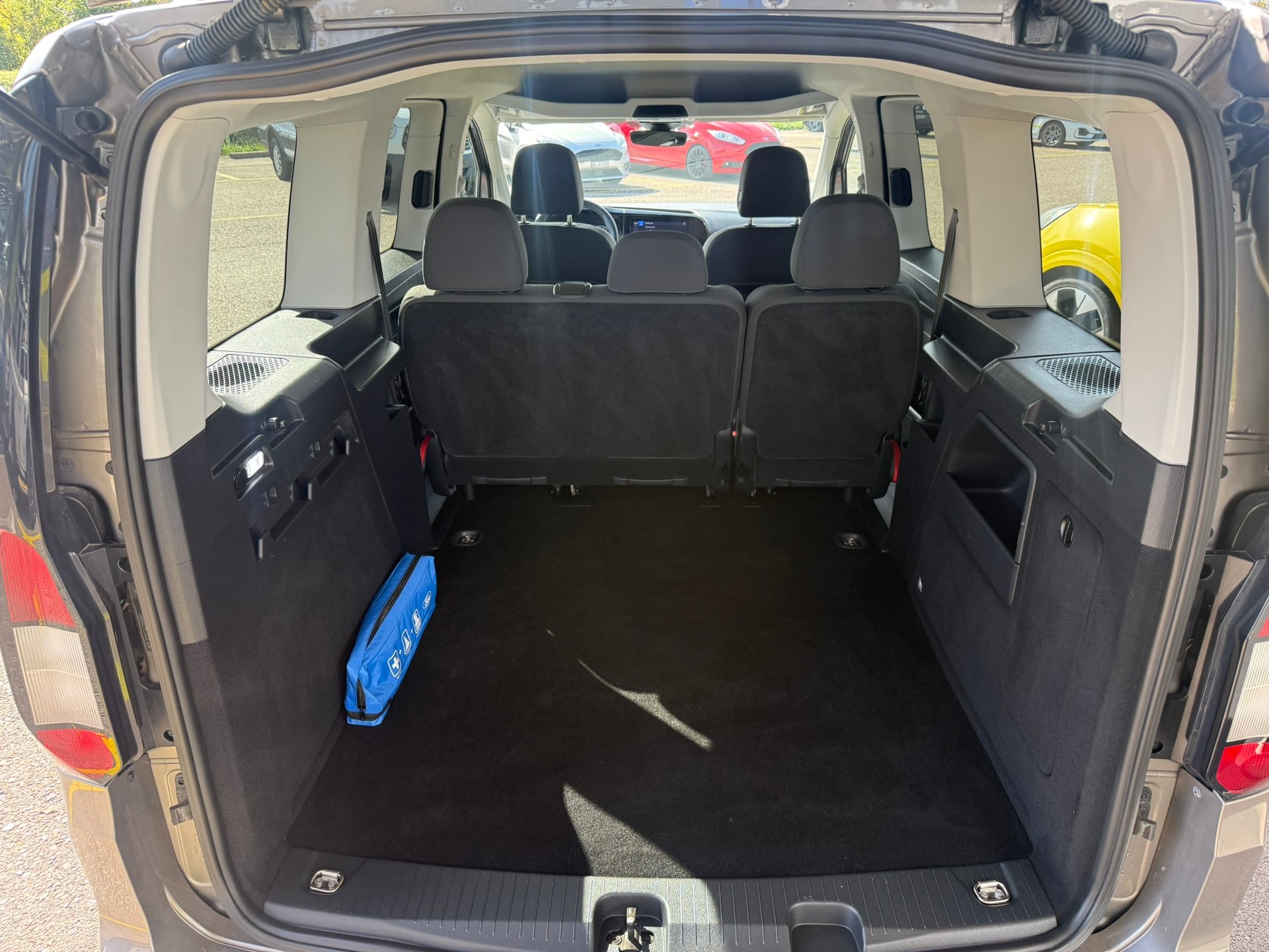 FORD Grand Tourneo Connect 2.0 EcoBlue Titanium Automat-image-9