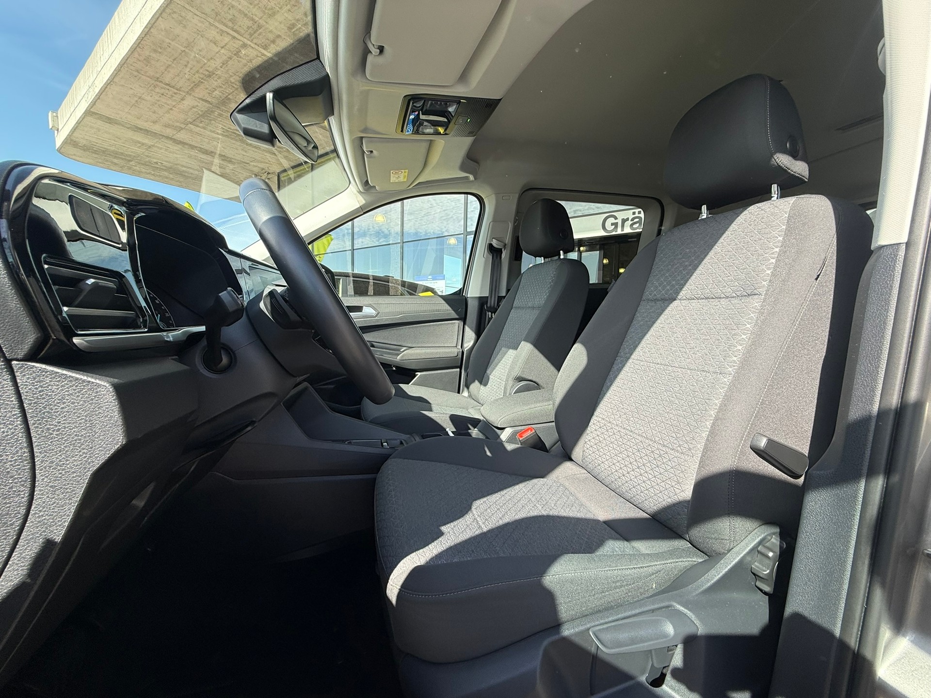 FORD Grand Tourneo Connect 2.0 EcoBlue Titanium Automat-image-6